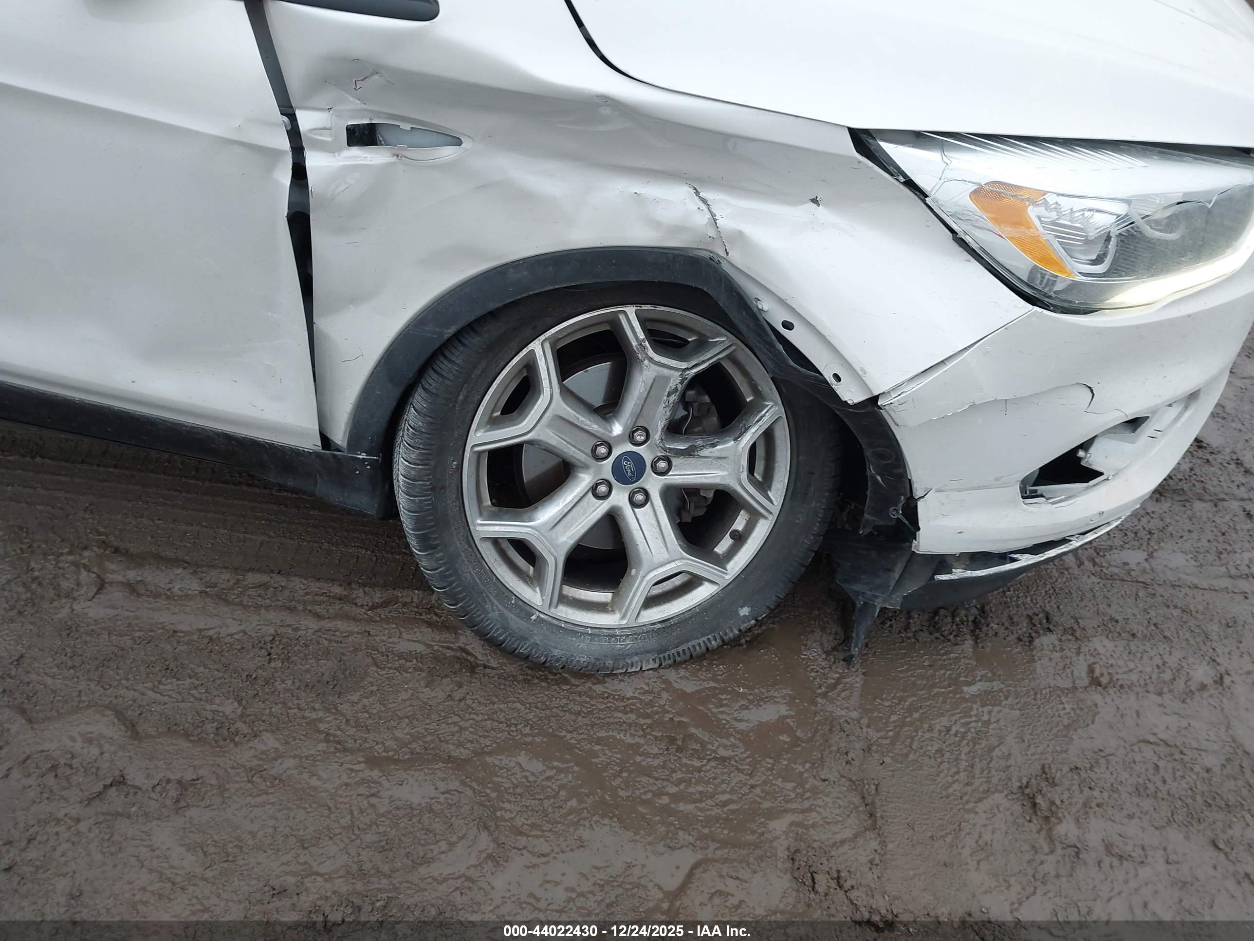 FORD ESCAPE image 6