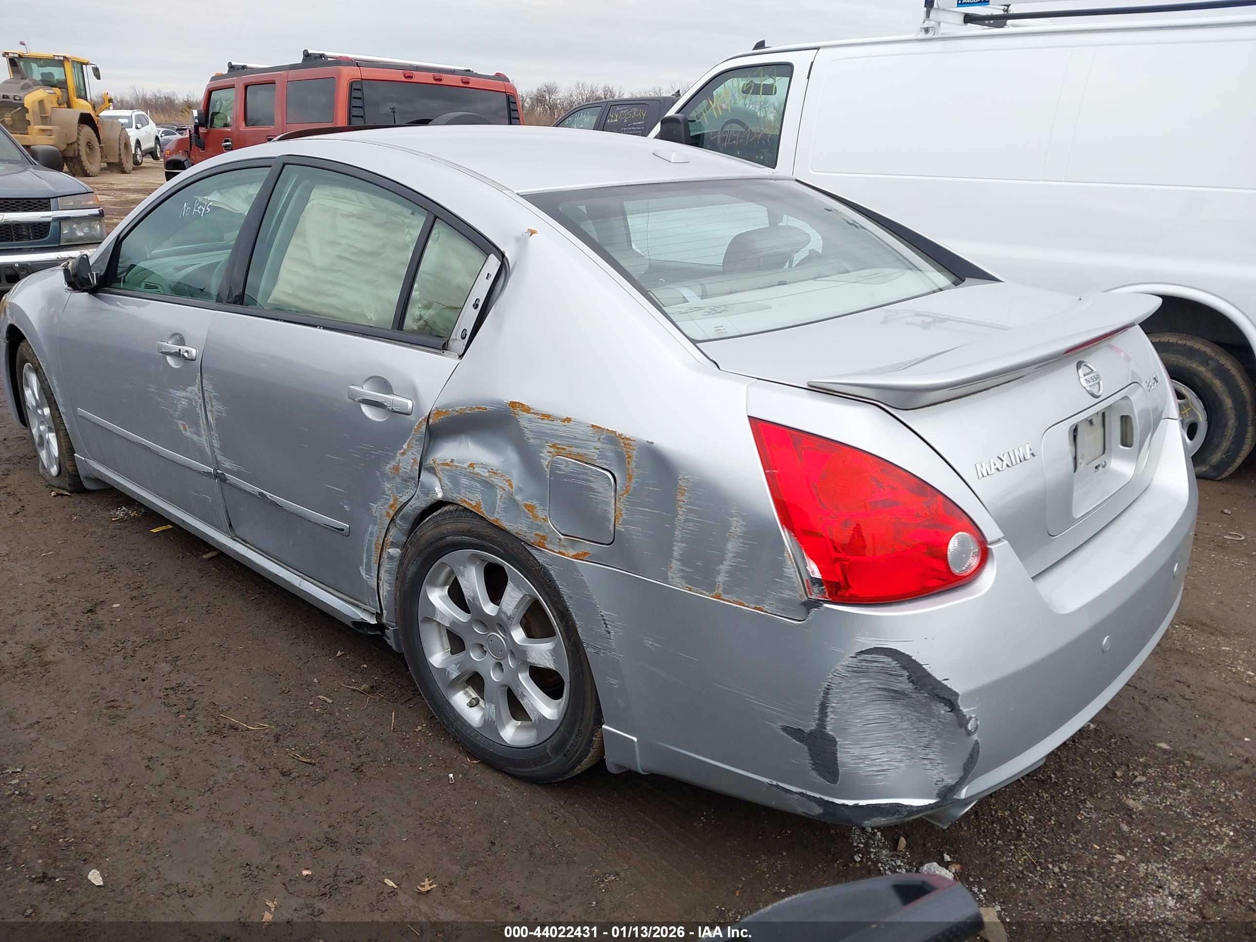 NISSAN MAXIMA image 3