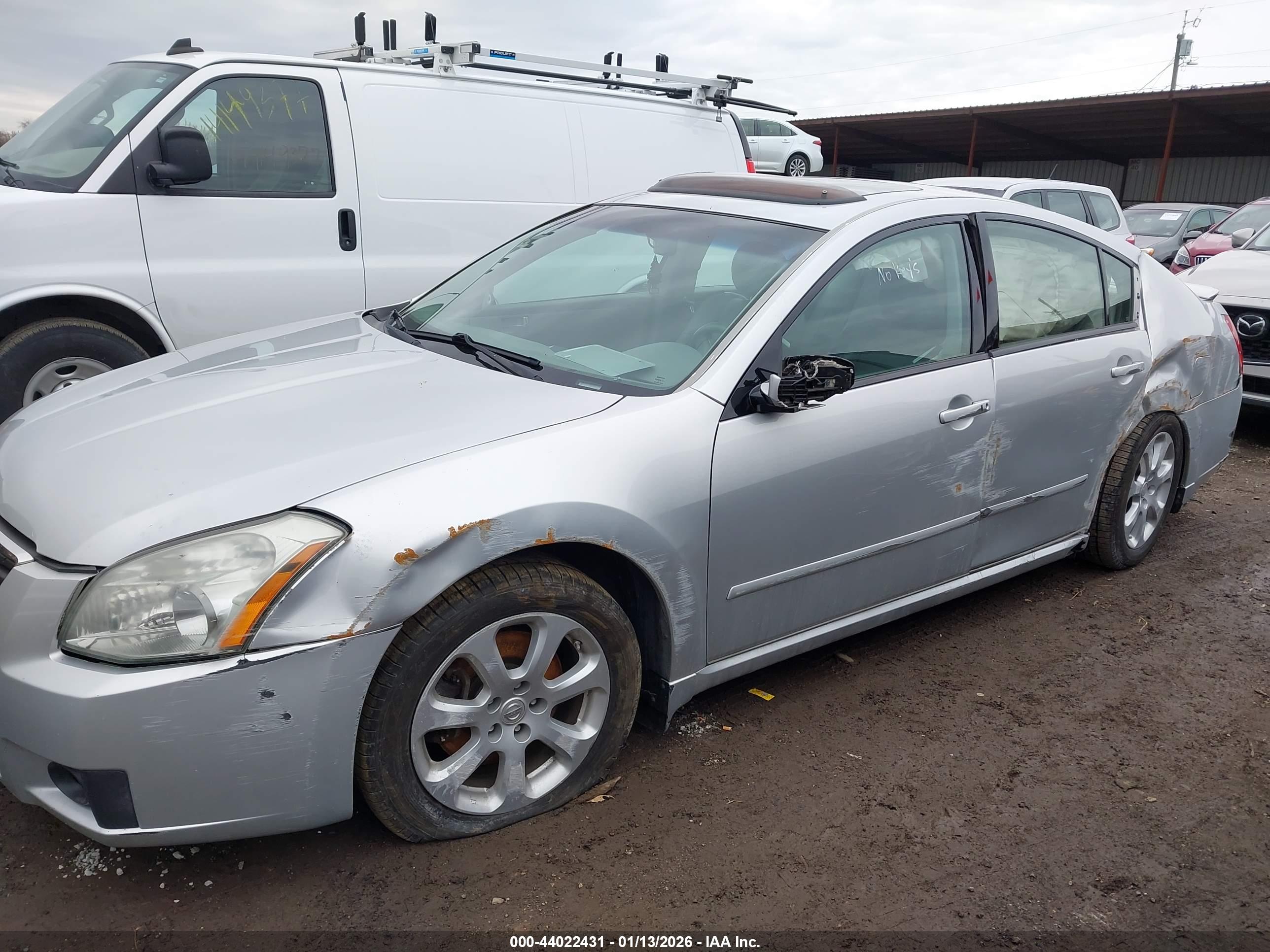 NISSAN MAXIMA image 6