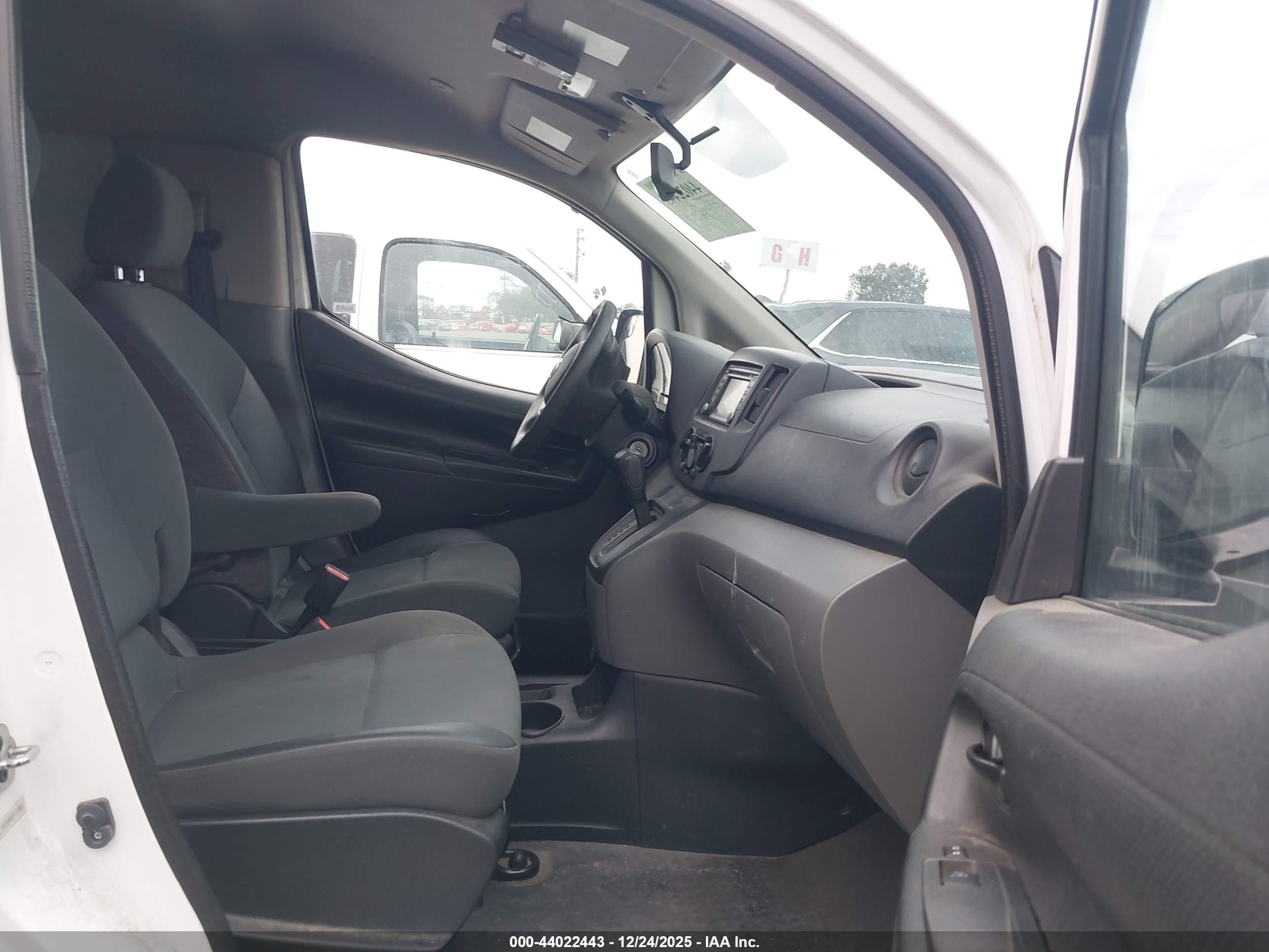 NISSAN NV200 image 5
