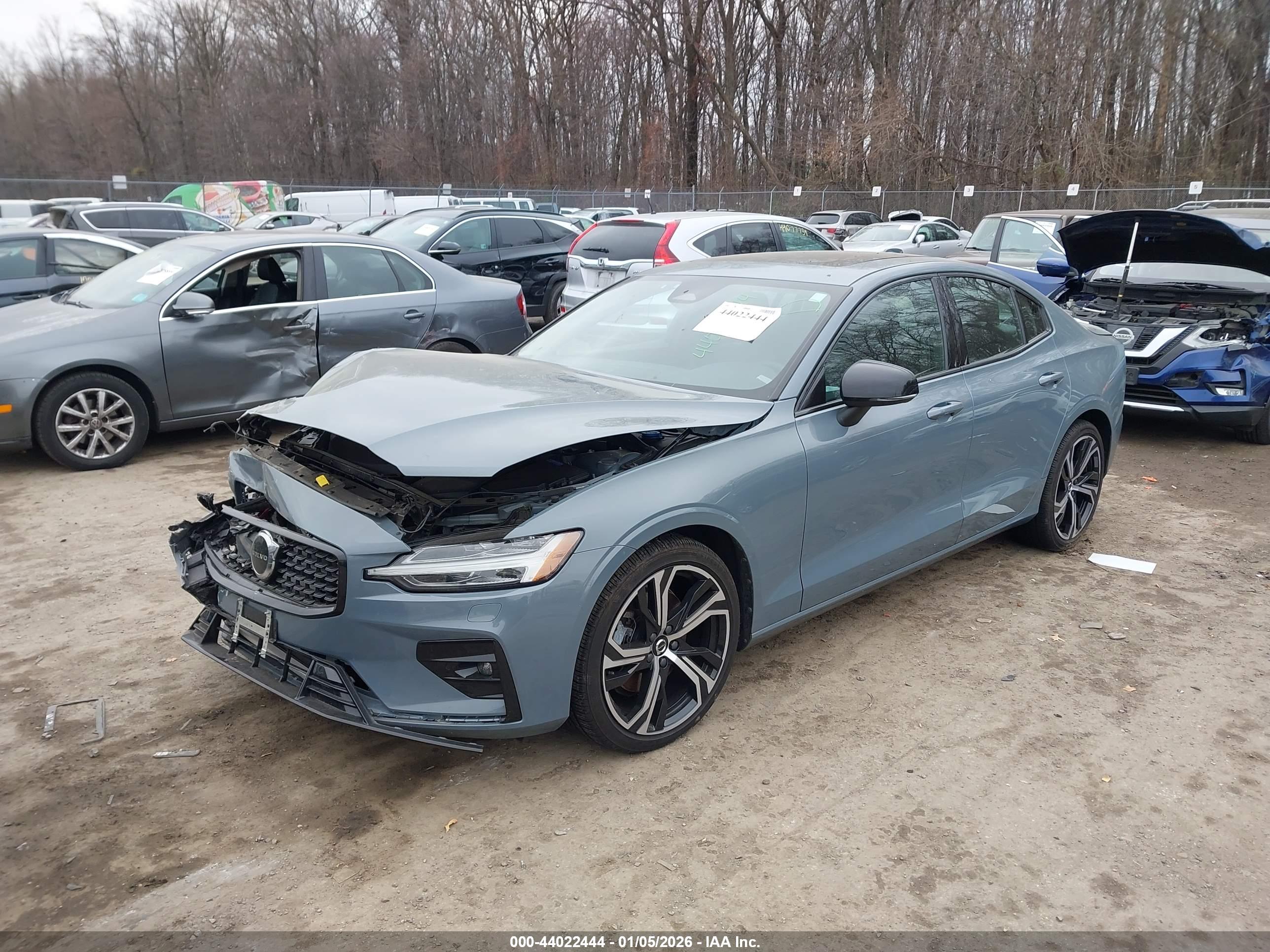 VOLVO S60 image 2