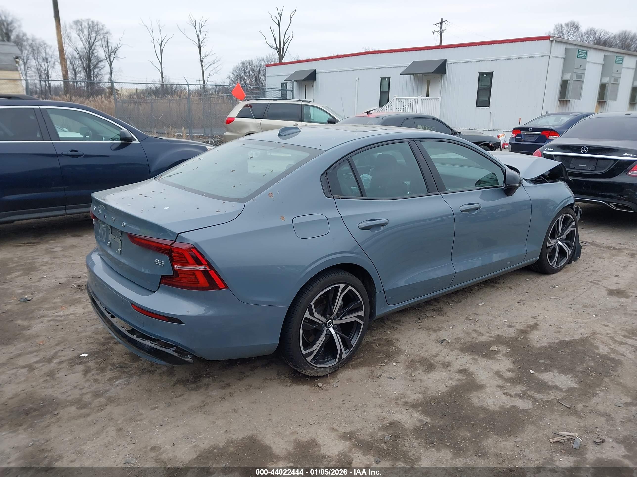 VOLVO S60 image 4