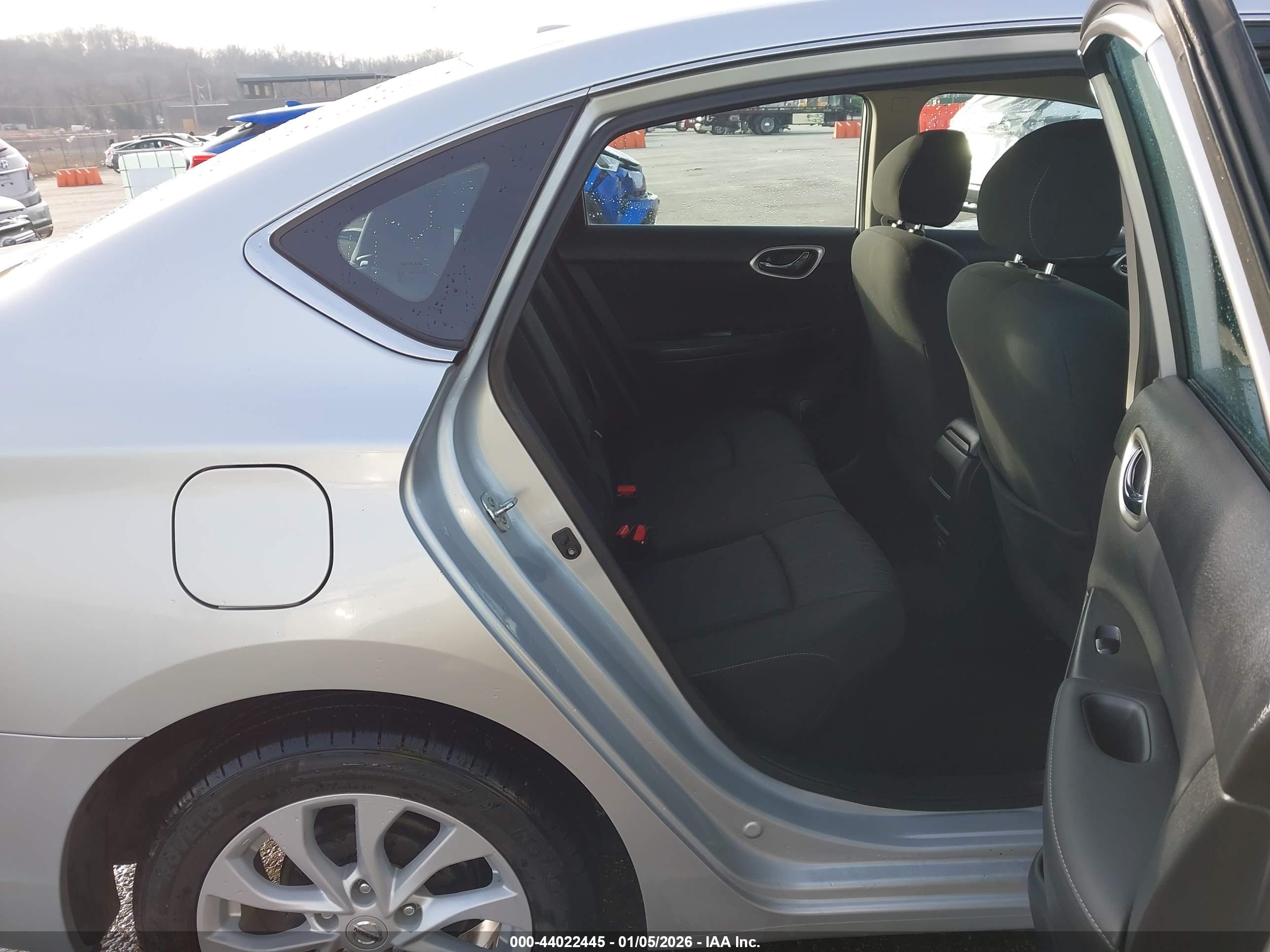 NISSAN SENTRA image 8