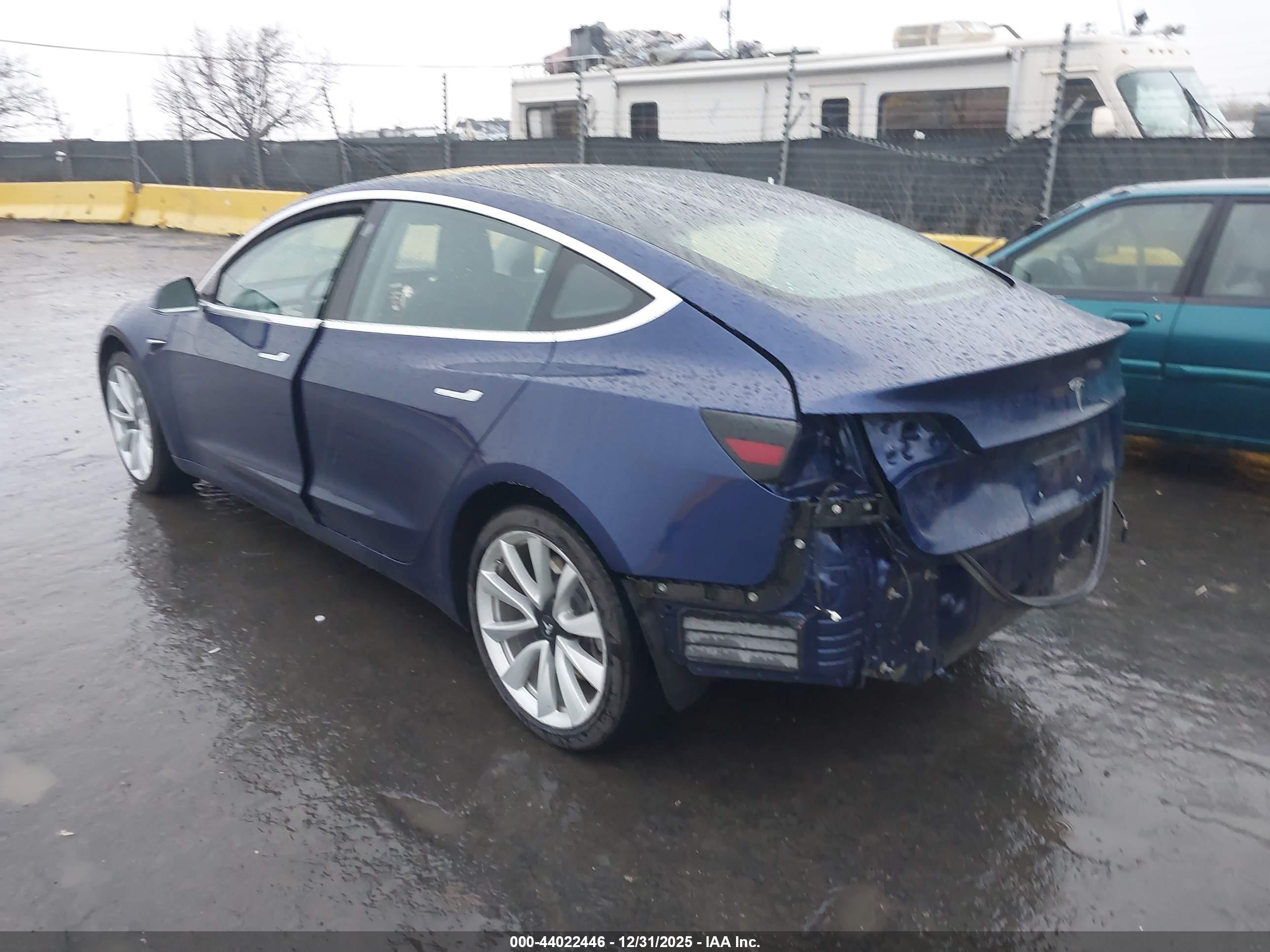 TESLA MODEL image 3