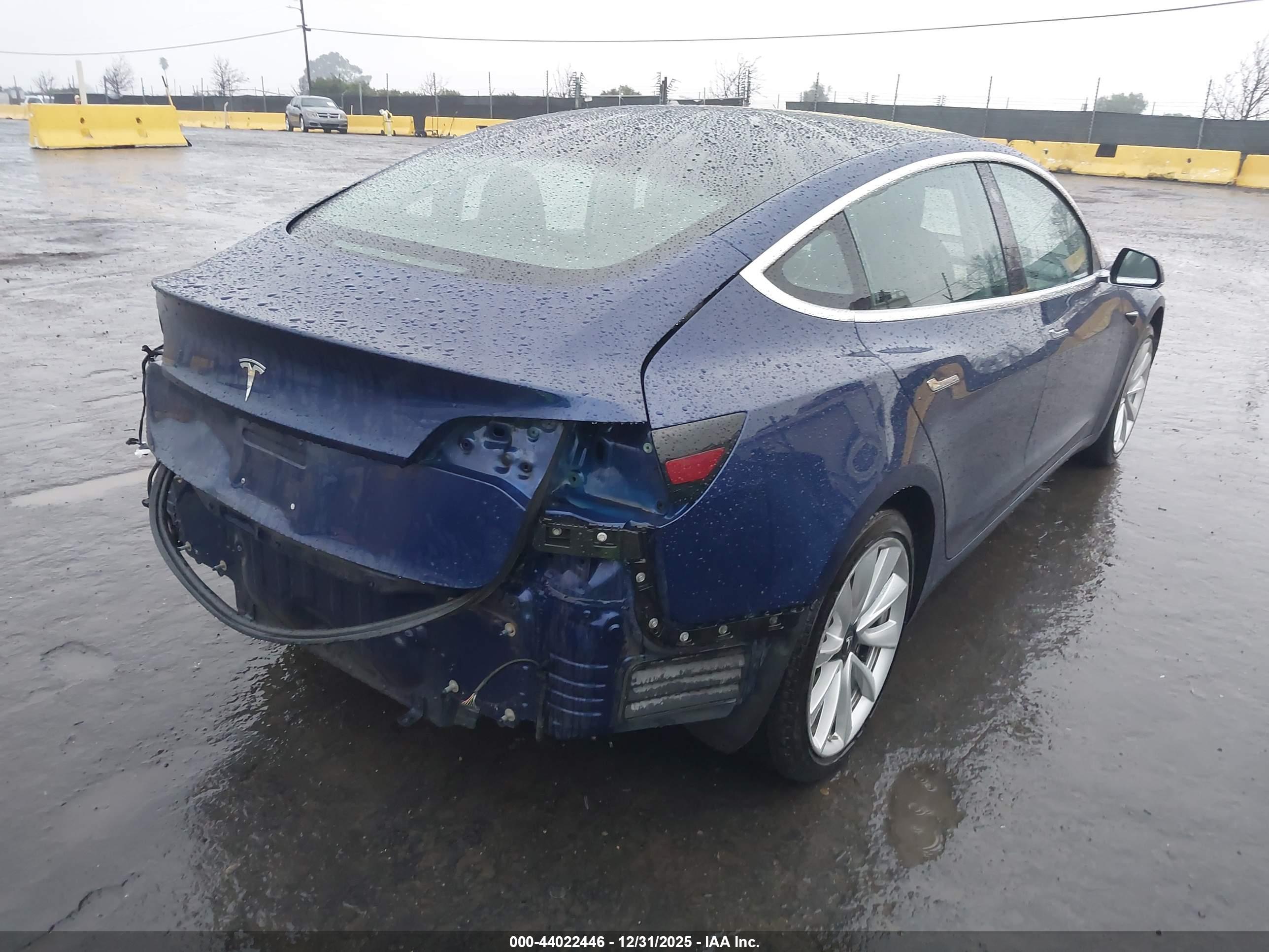 TESLA MODEL image 4