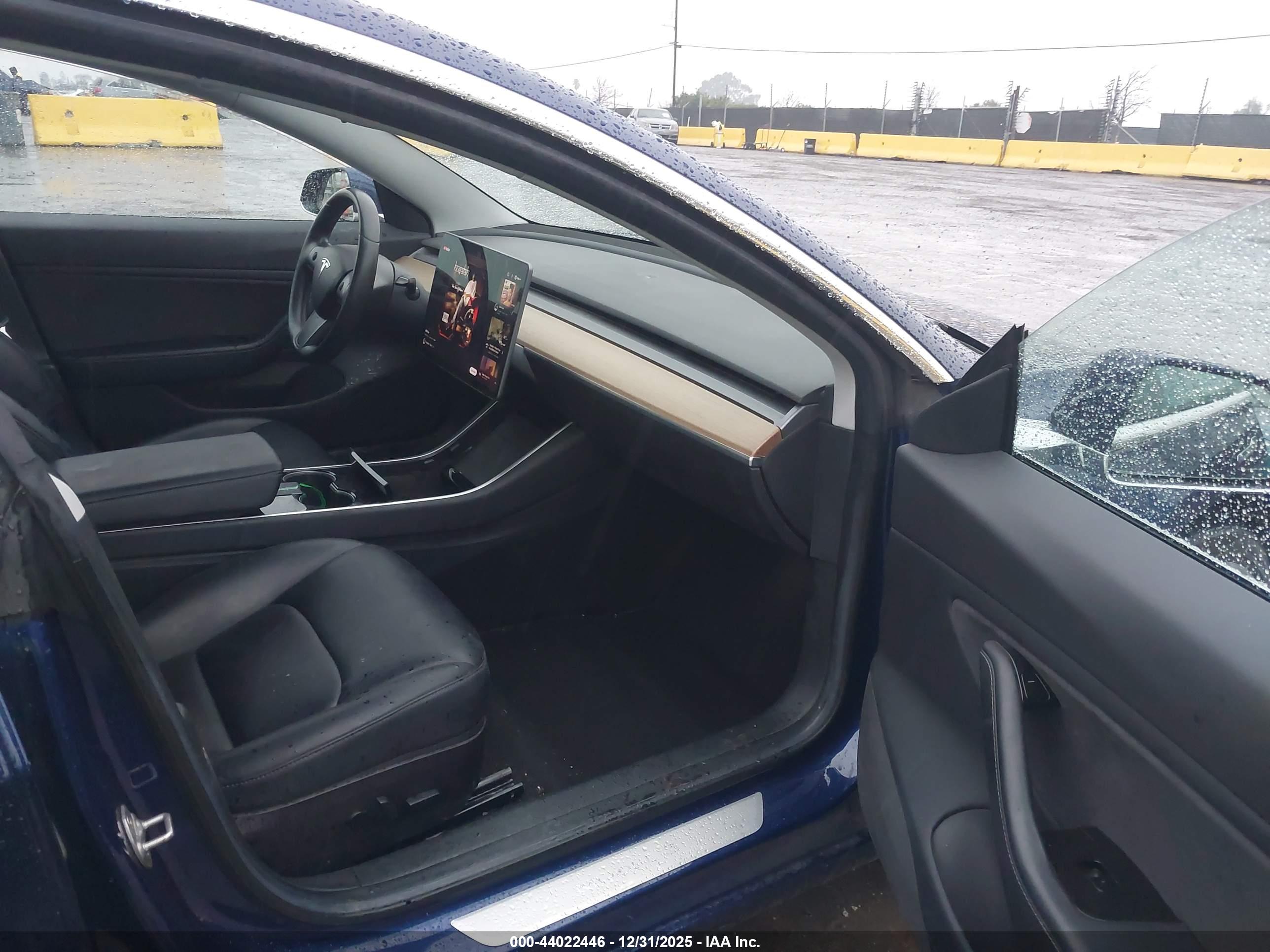 TESLA MODEL image 5