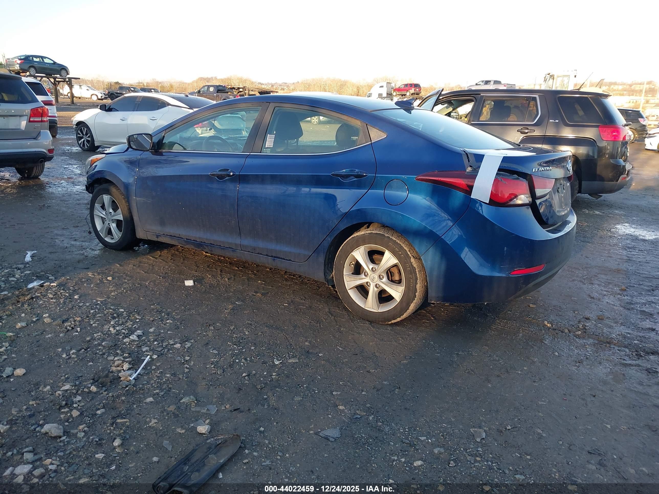 HYUNDAI ELANTRA image 3