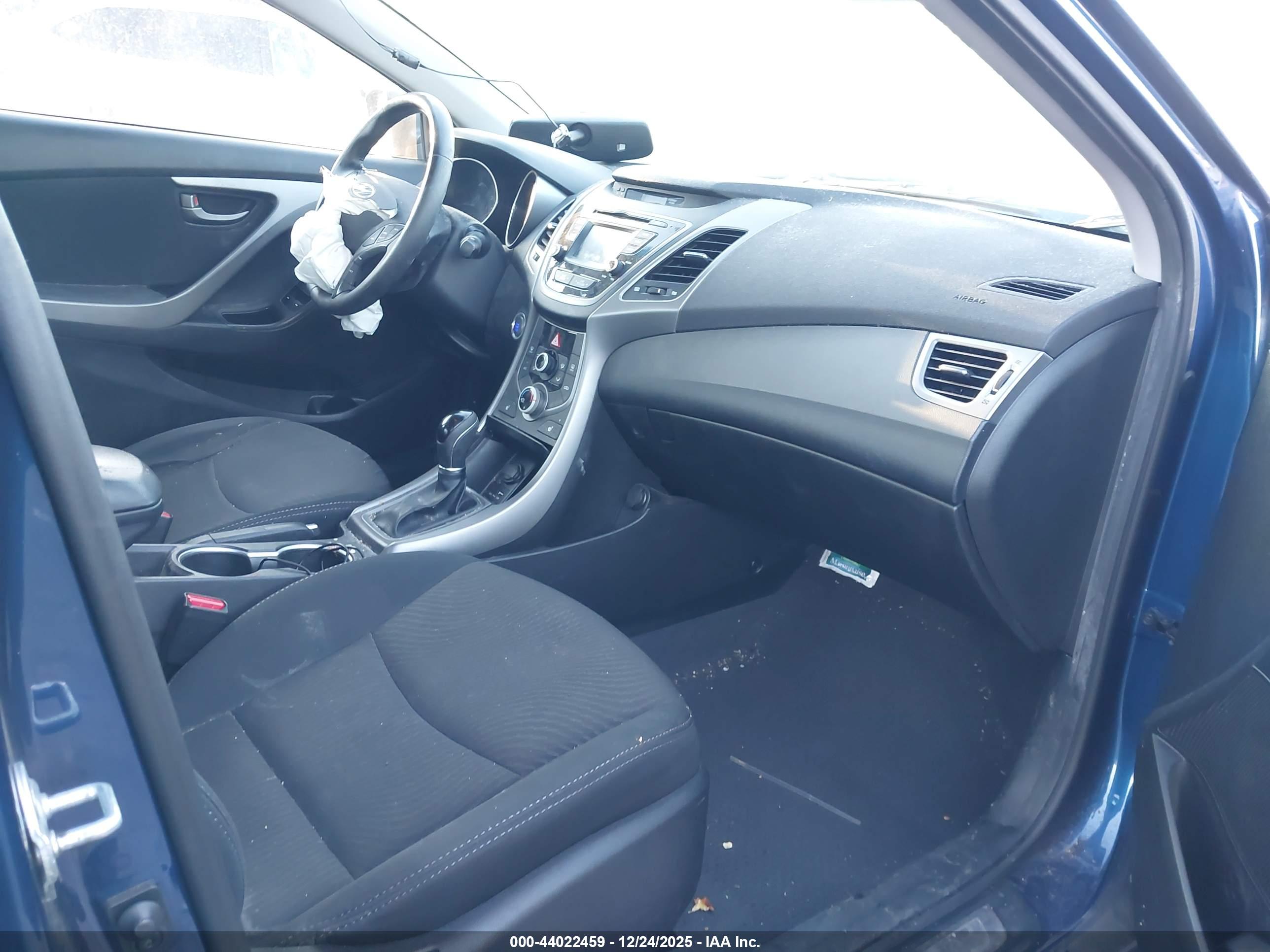 HYUNDAI ELANTRA image 5