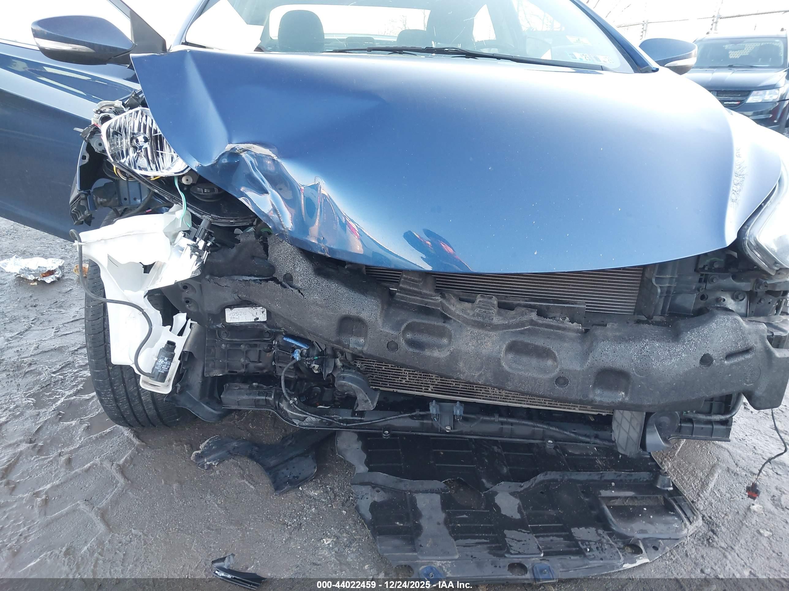 HYUNDAI ELANTRA image 6