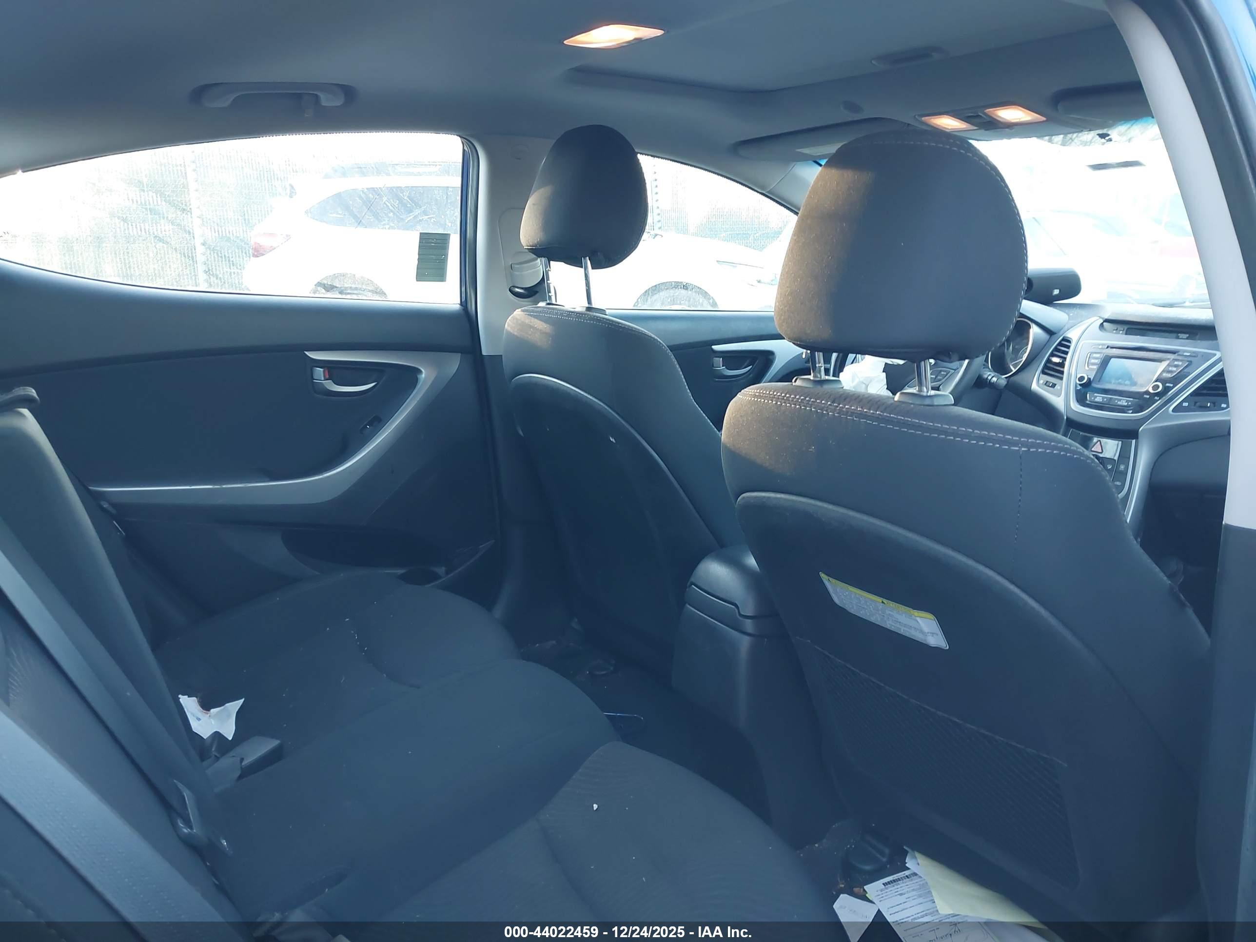 HYUNDAI ELANTRA image 8