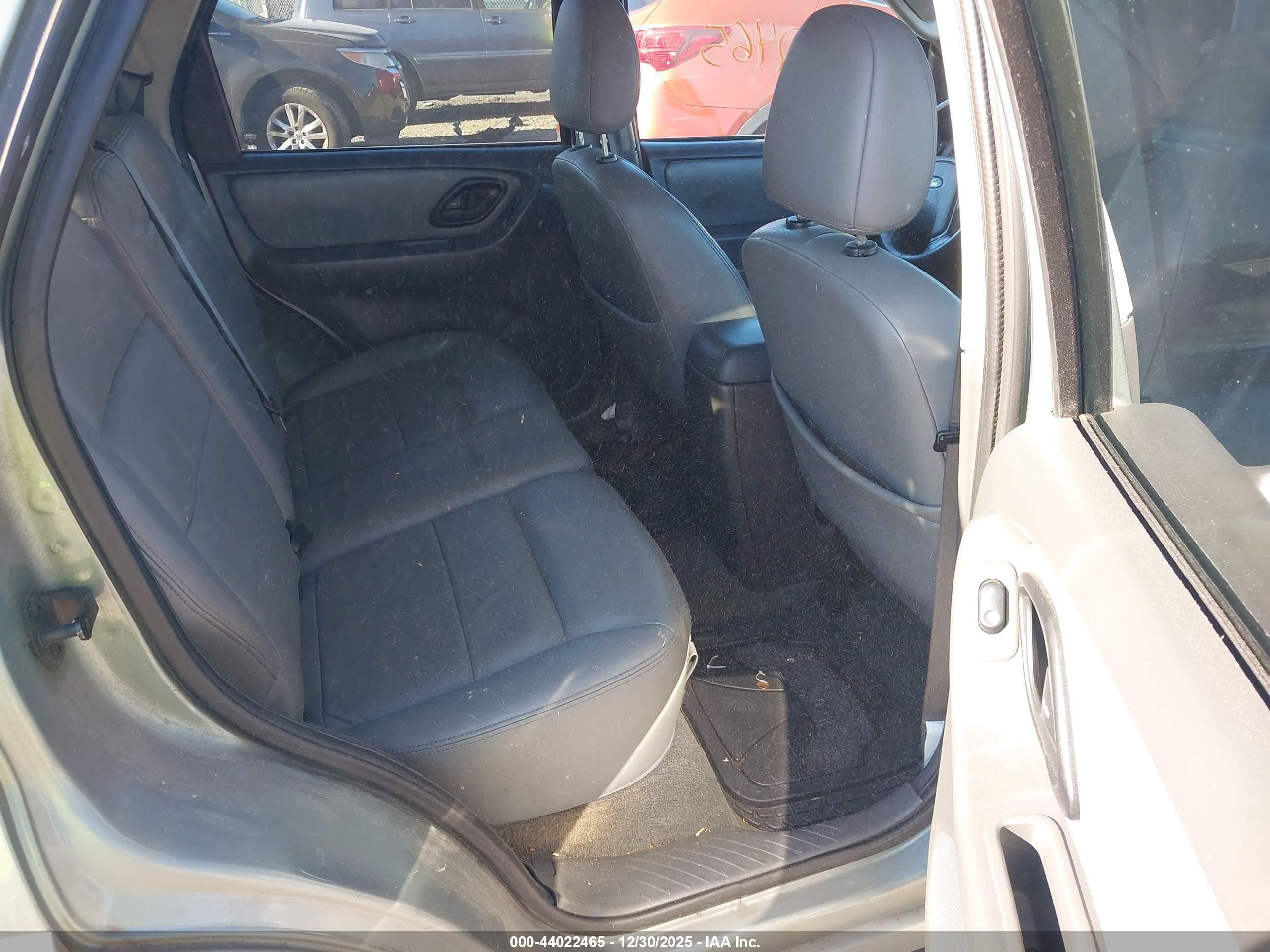 FORD ESCAPE image 8
