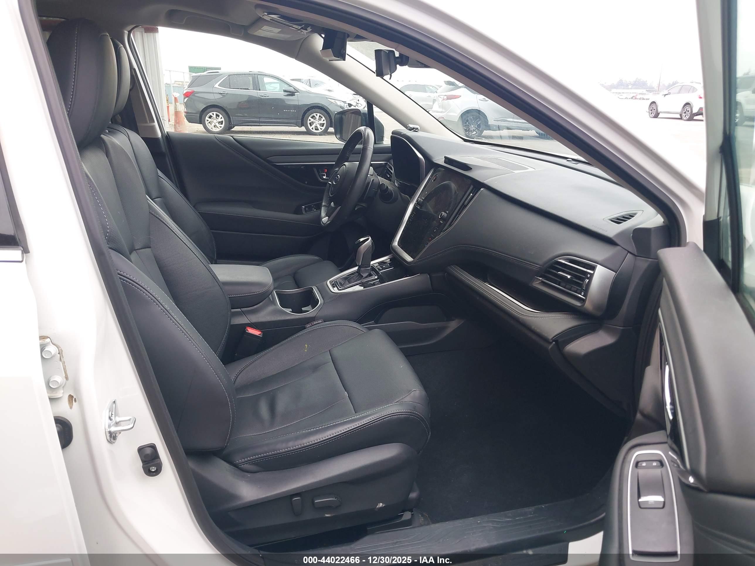 SUBARU OUTBACK image 5