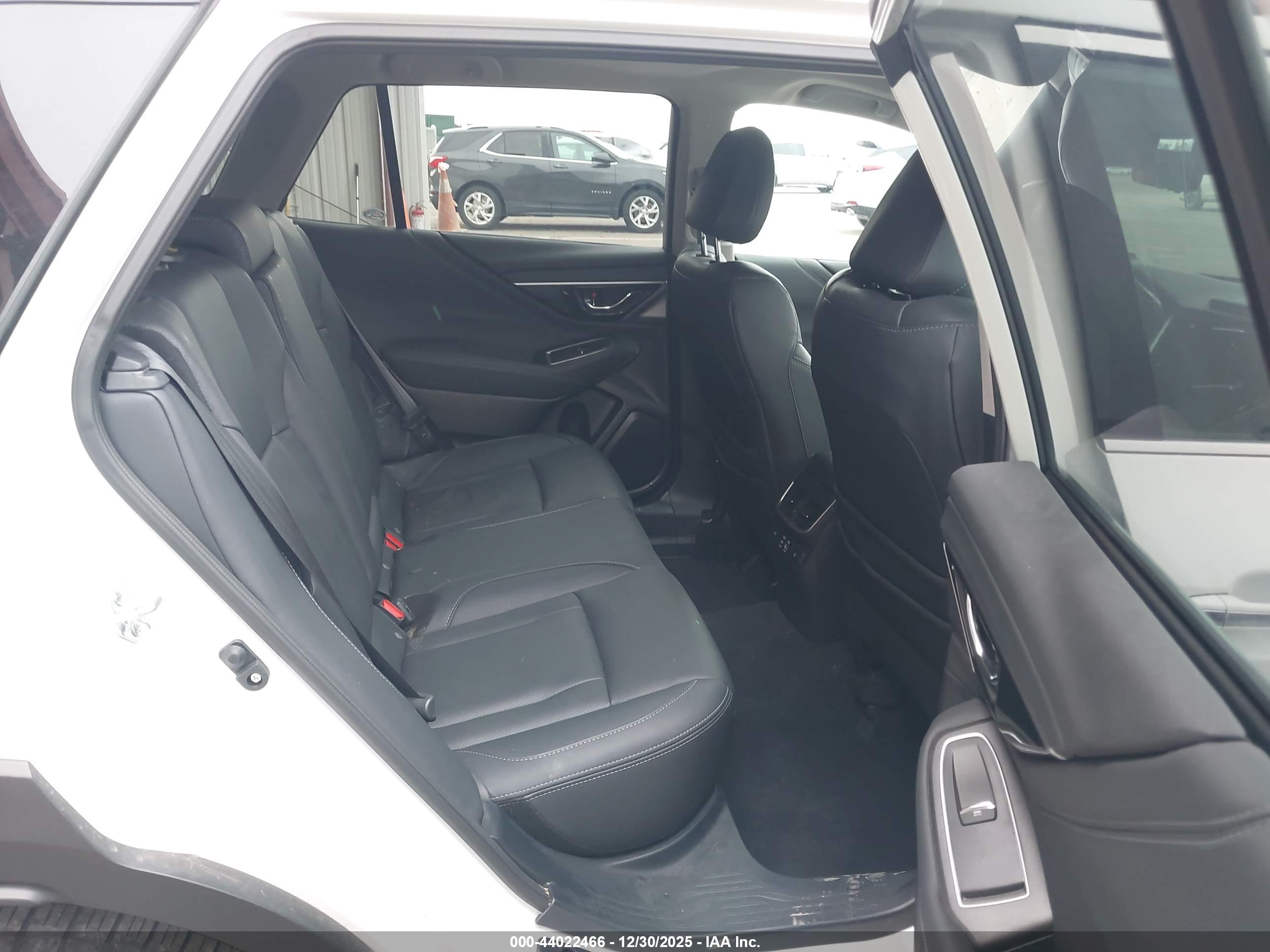 SUBARU OUTBACK image 8