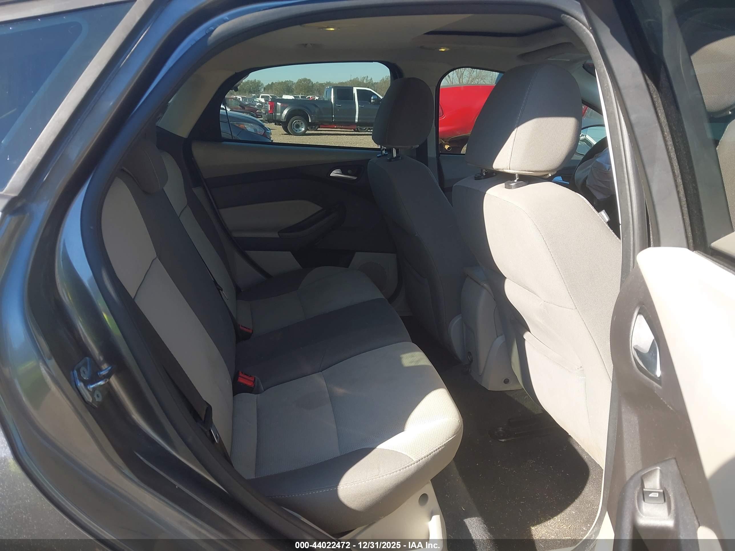 FORD FOCUS image 8