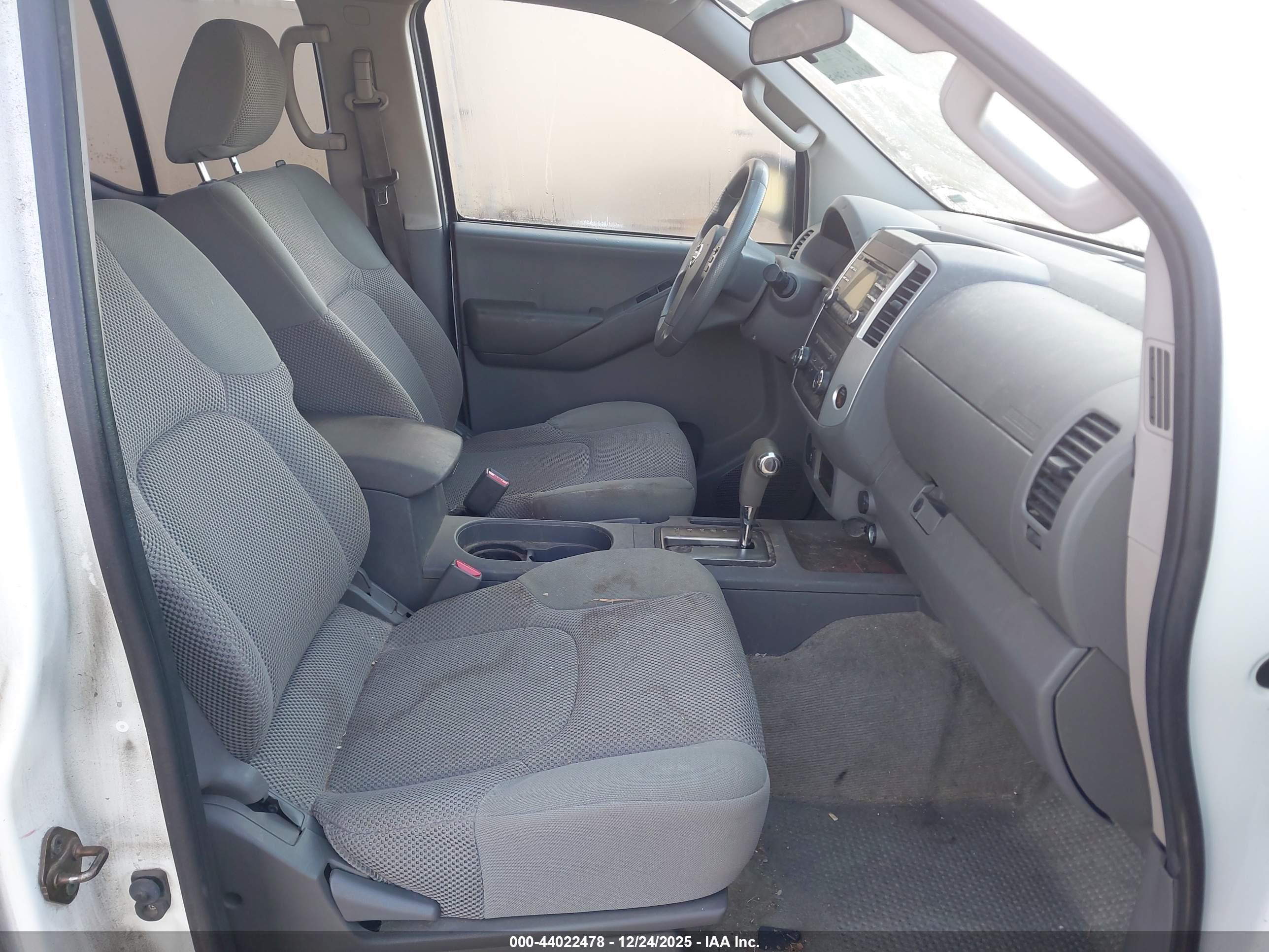 NISSAN FRONTIER image 5