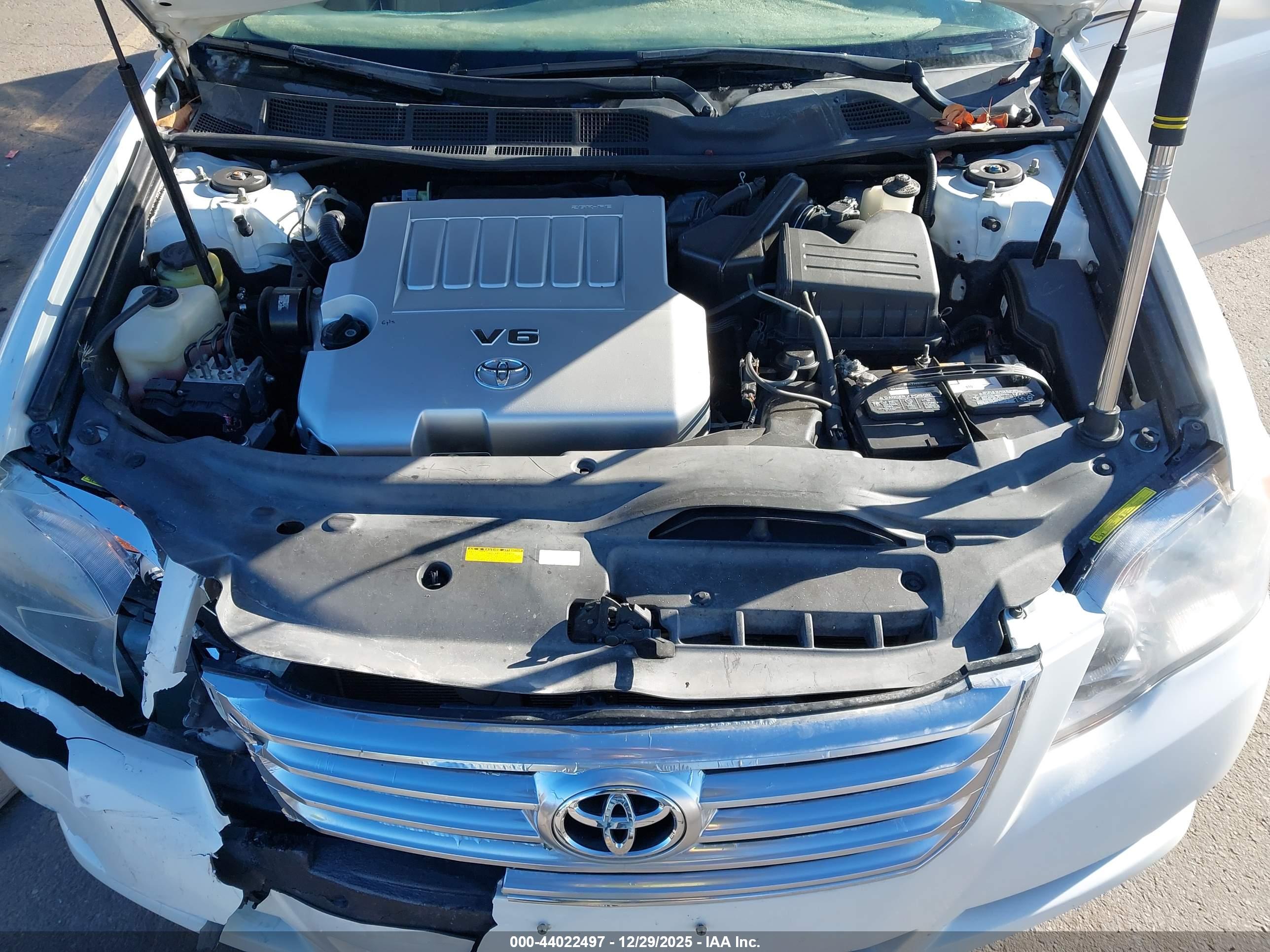 TOYOTA AVALON image 10