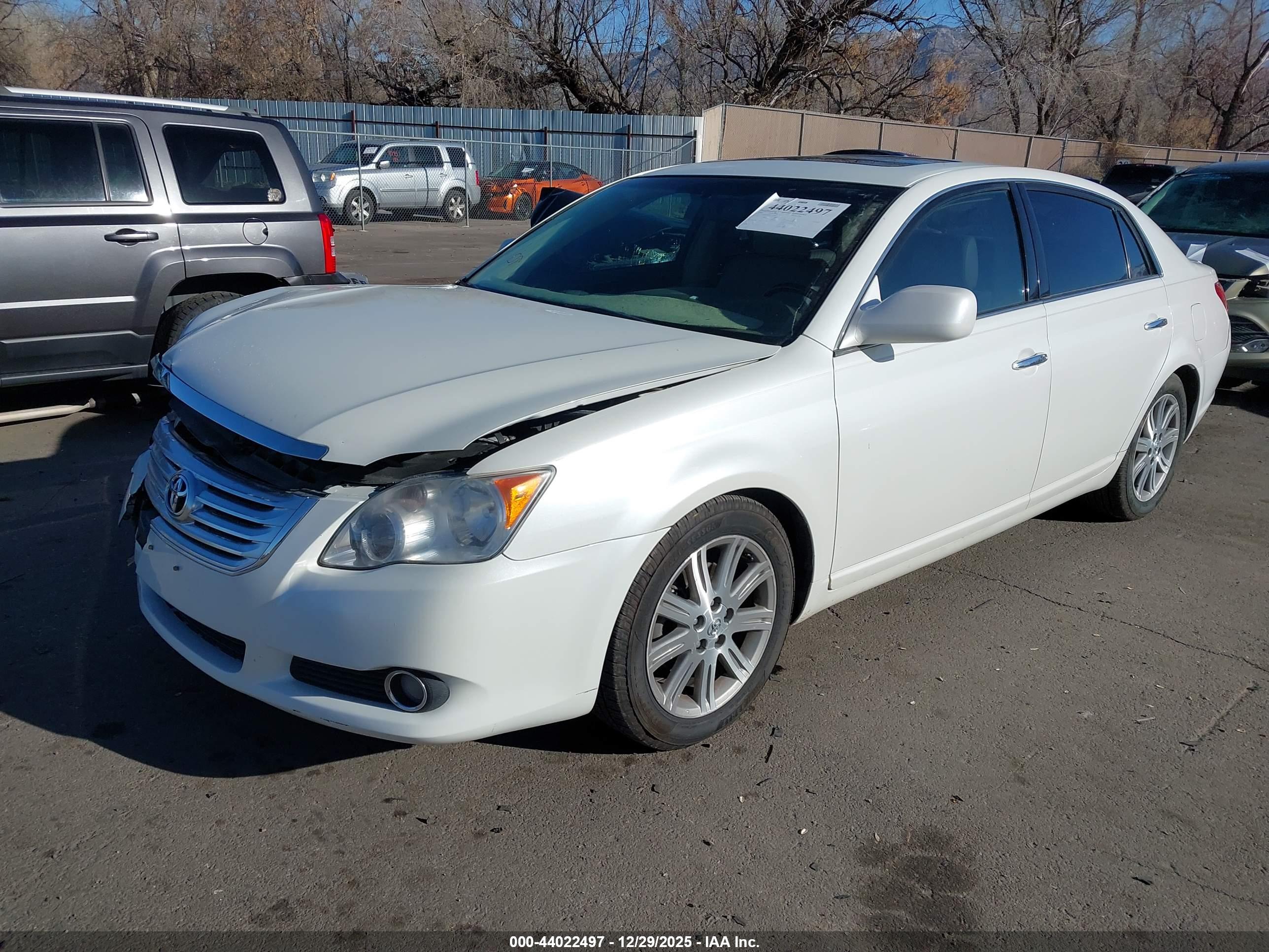 TOYOTA AVALON image 2