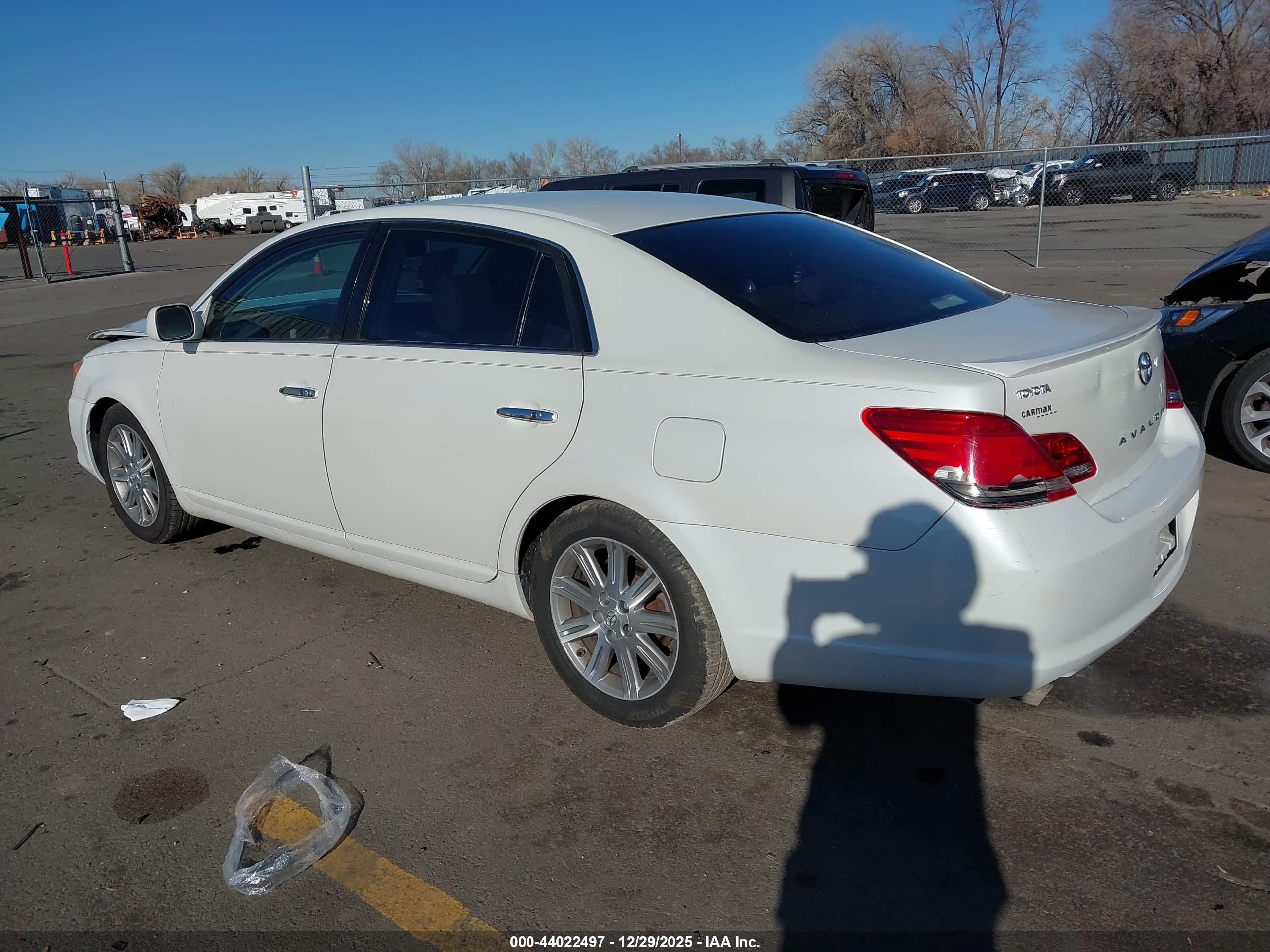 TOYOTA AVALON image 3