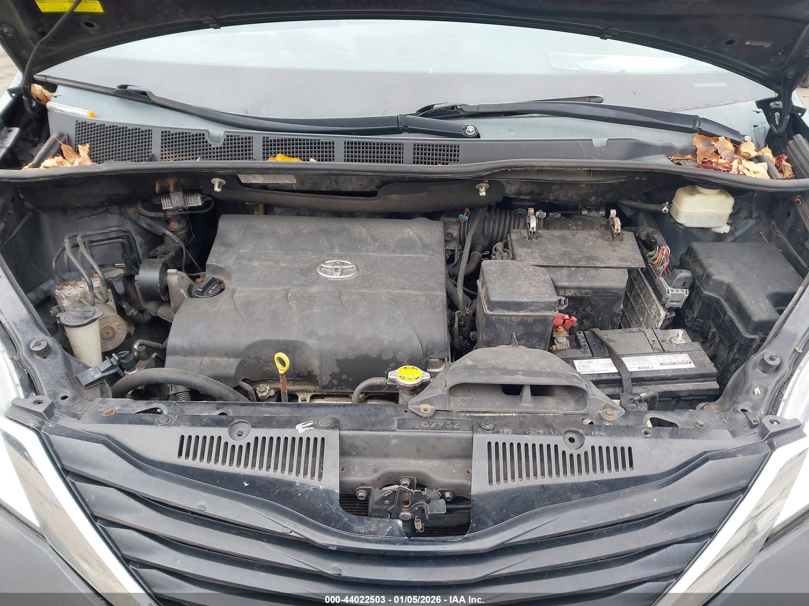 TOYOTA SIENNA image 10