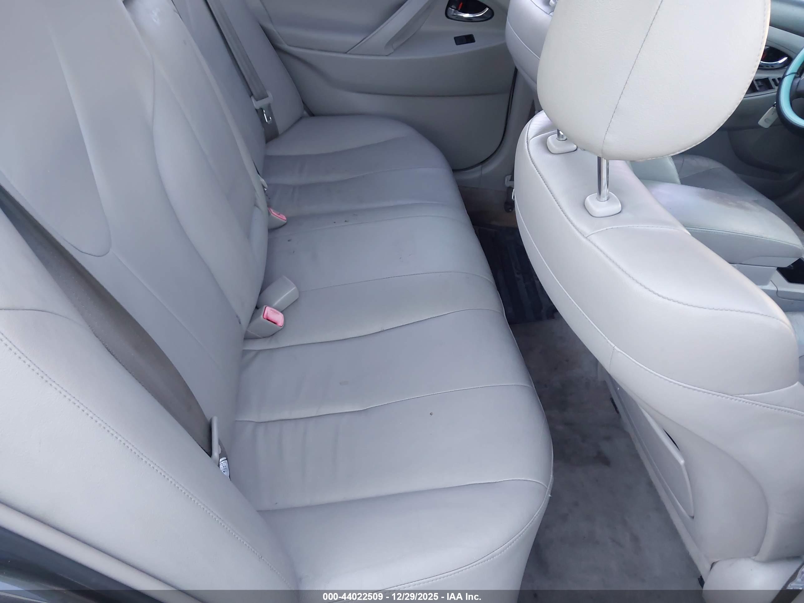 TOYOTA CAMRY image 8