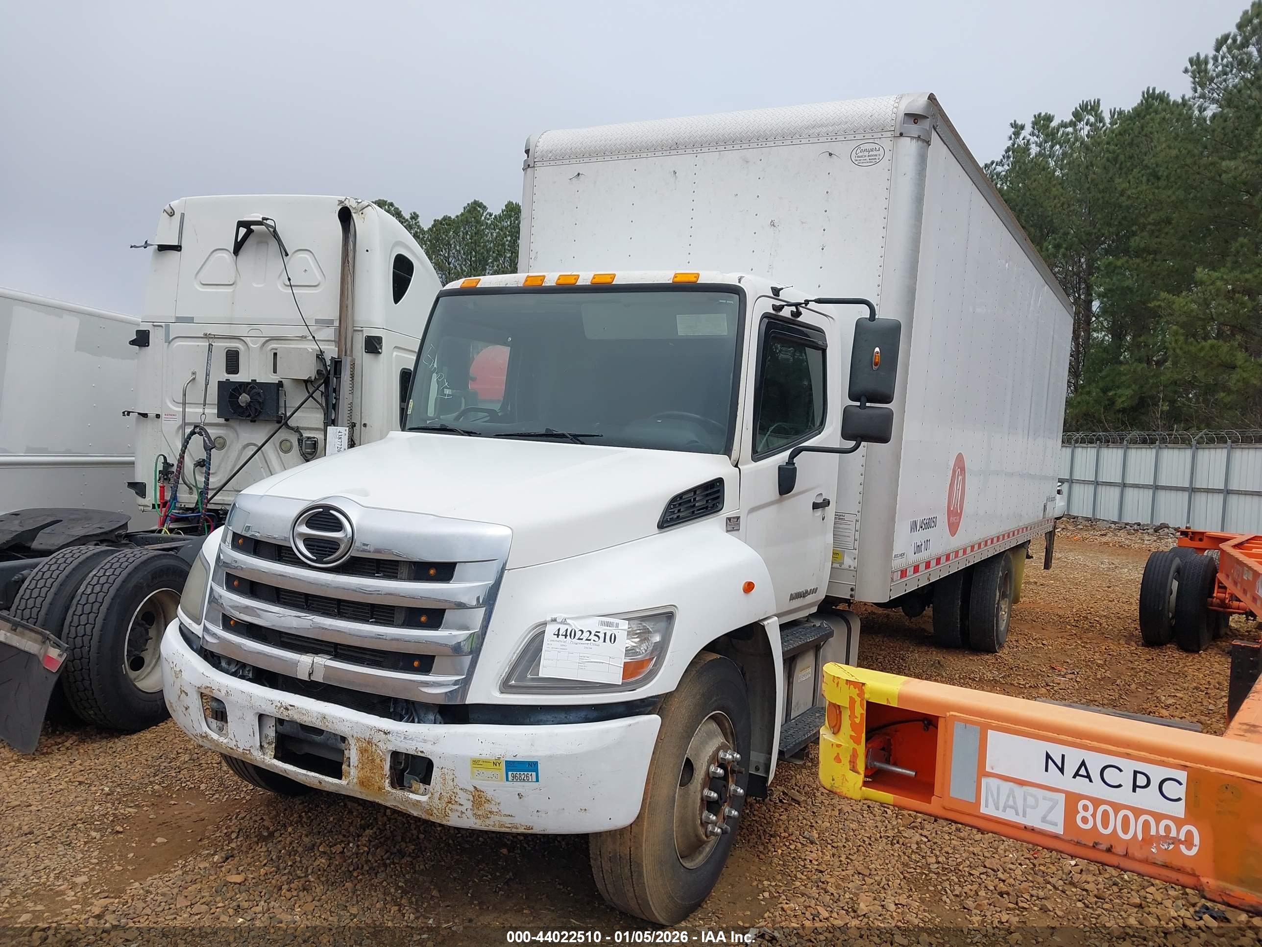HINO 258/268 image 2