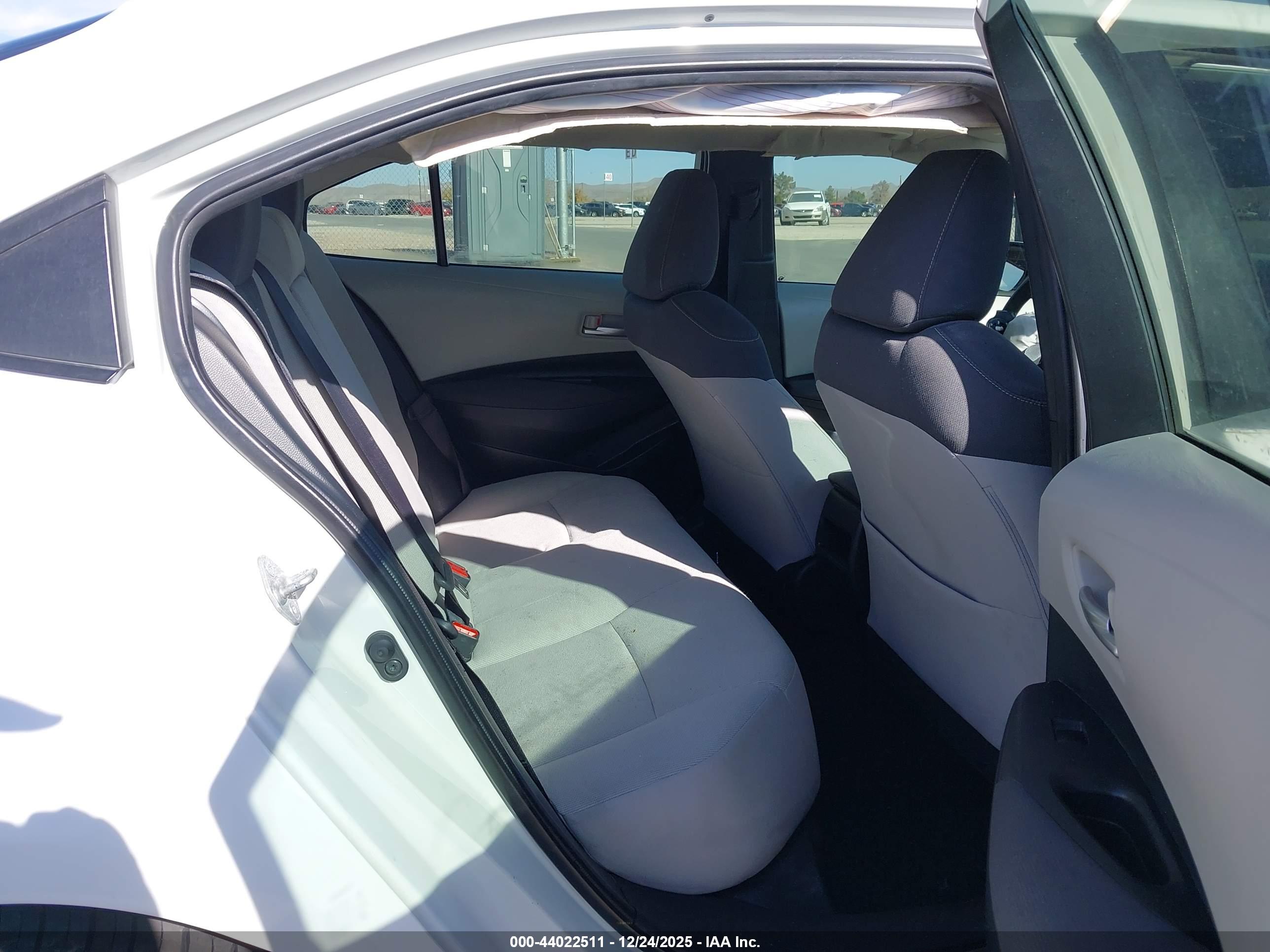 TOYOTA COROLLA image 8