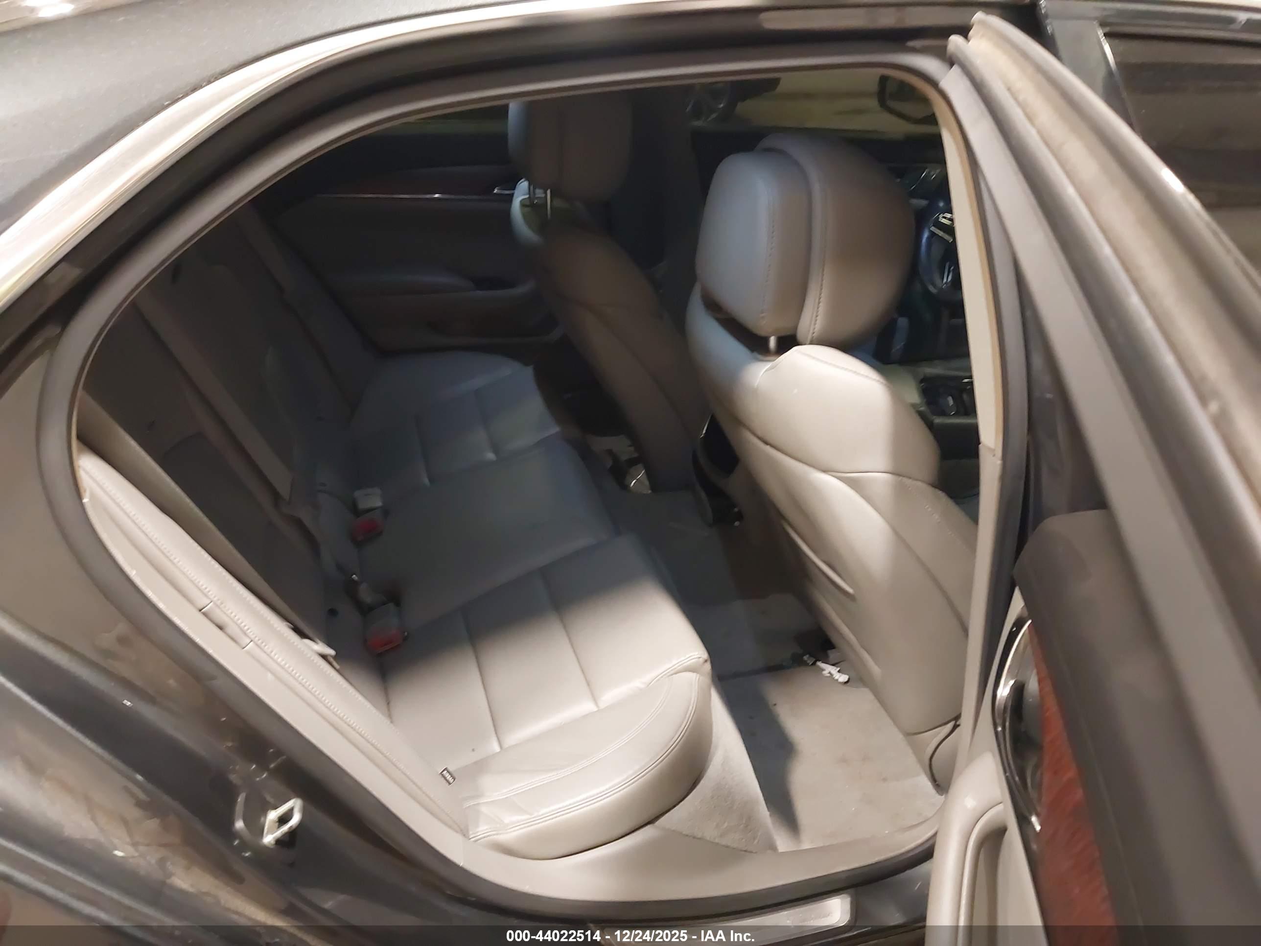 CADILLAC CTS image 8