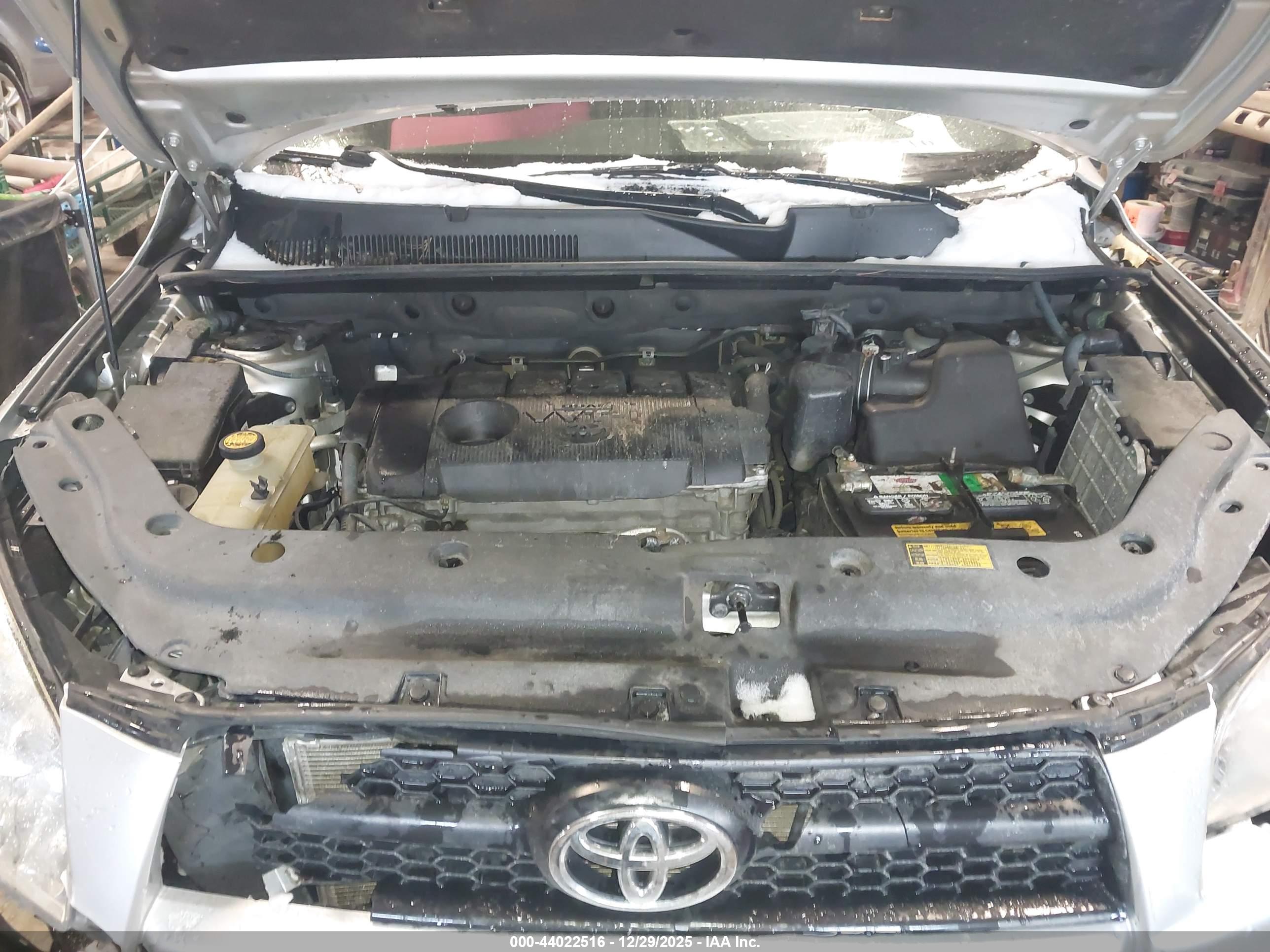 TOYOTA RAV4 image 10
