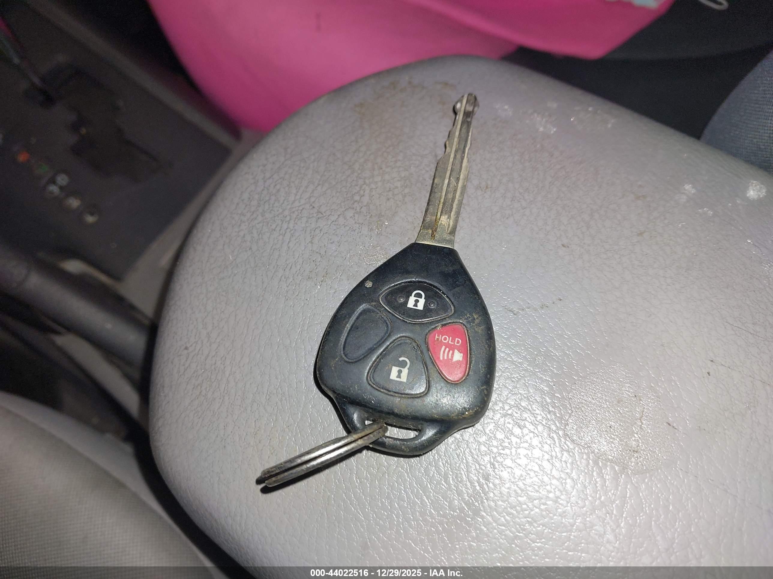 TOYOTA RAV4 image 11
