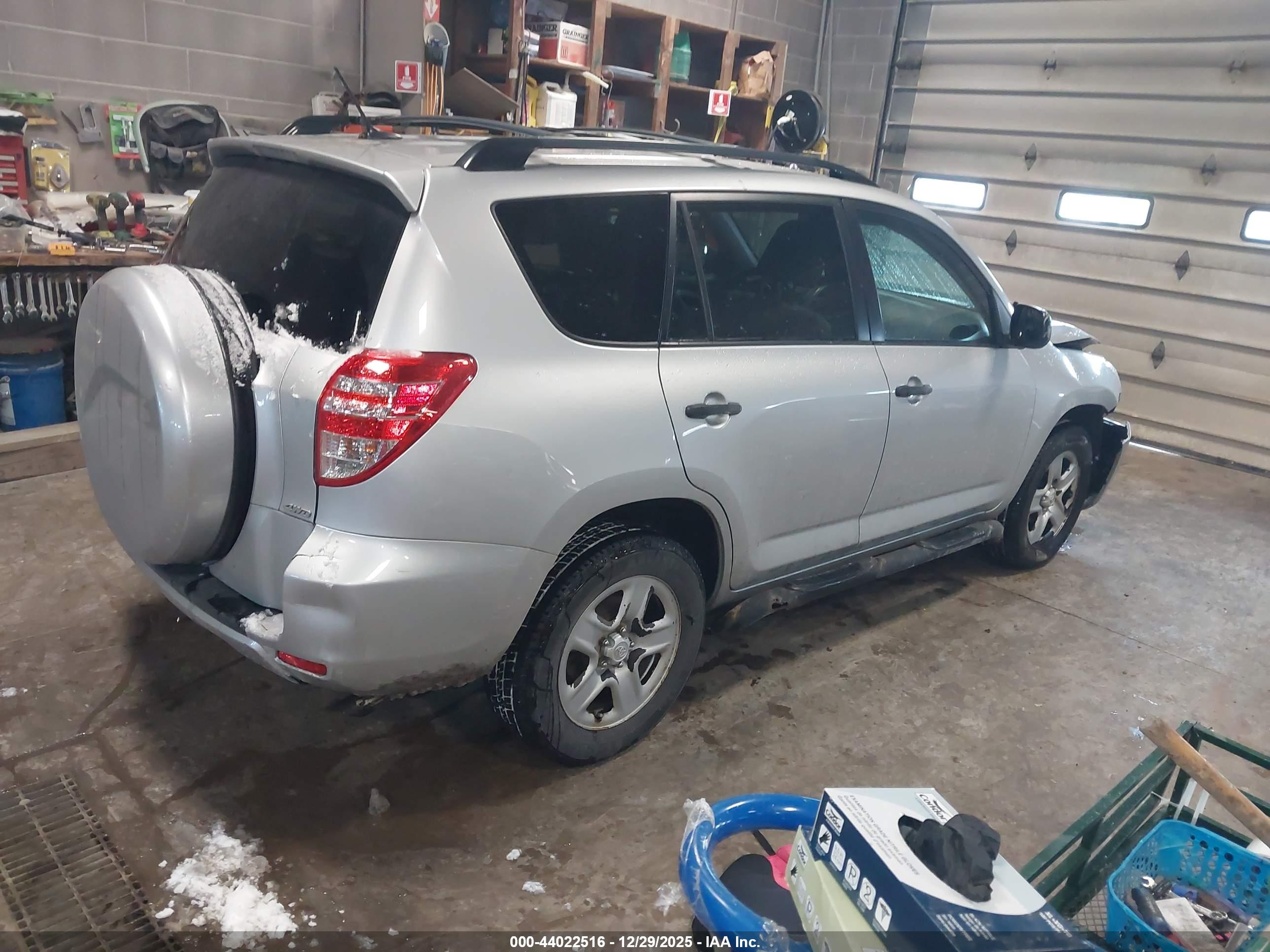TOYOTA RAV4 image 4
