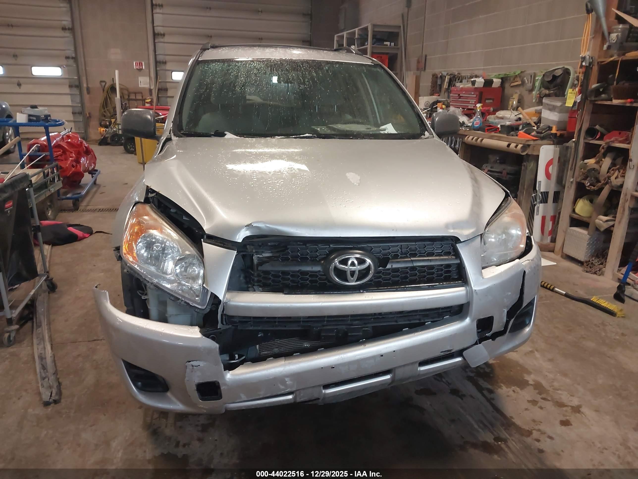 TOYOTA RAV4 image 6