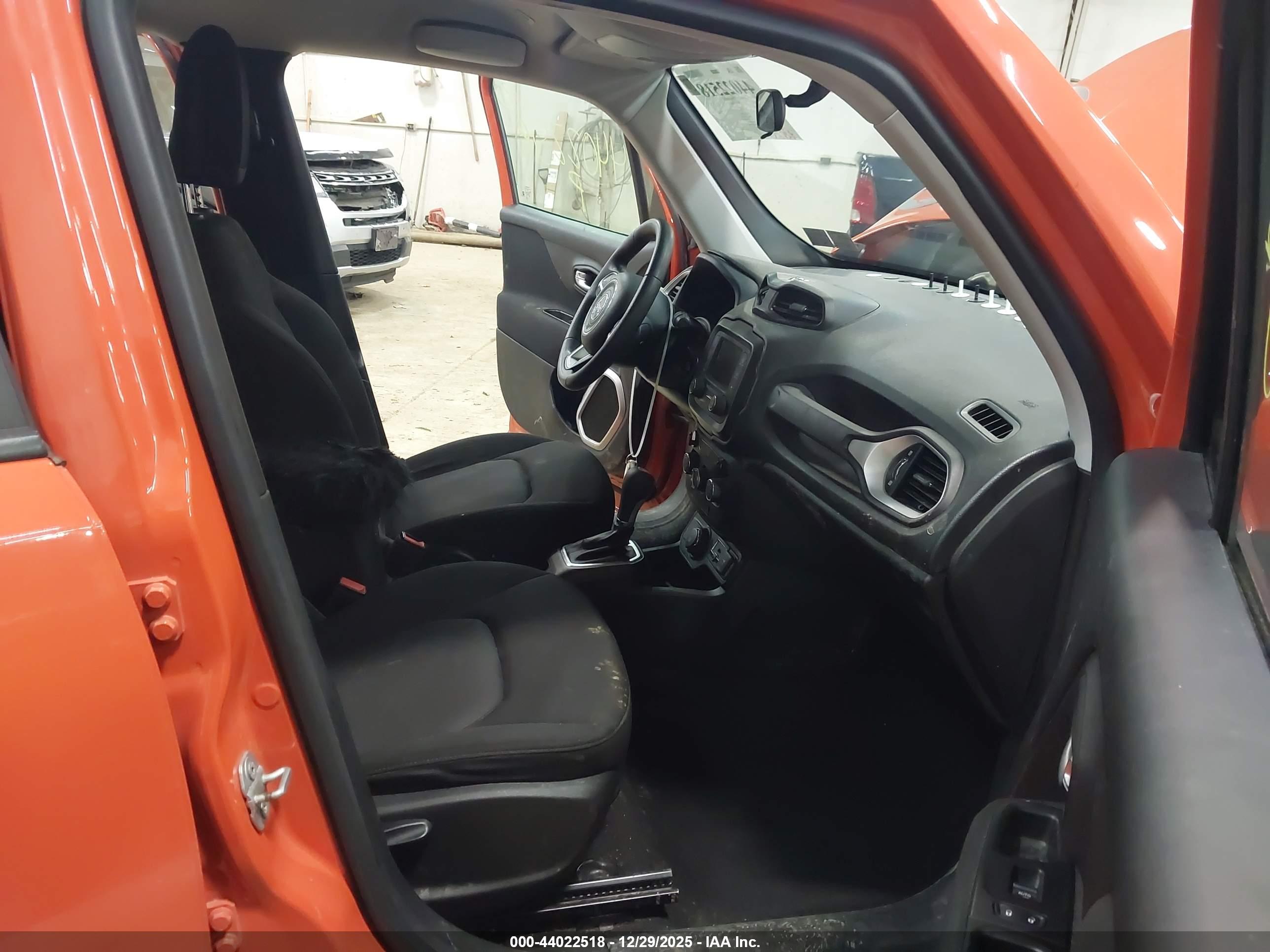 JEEP RENEGADE image 5