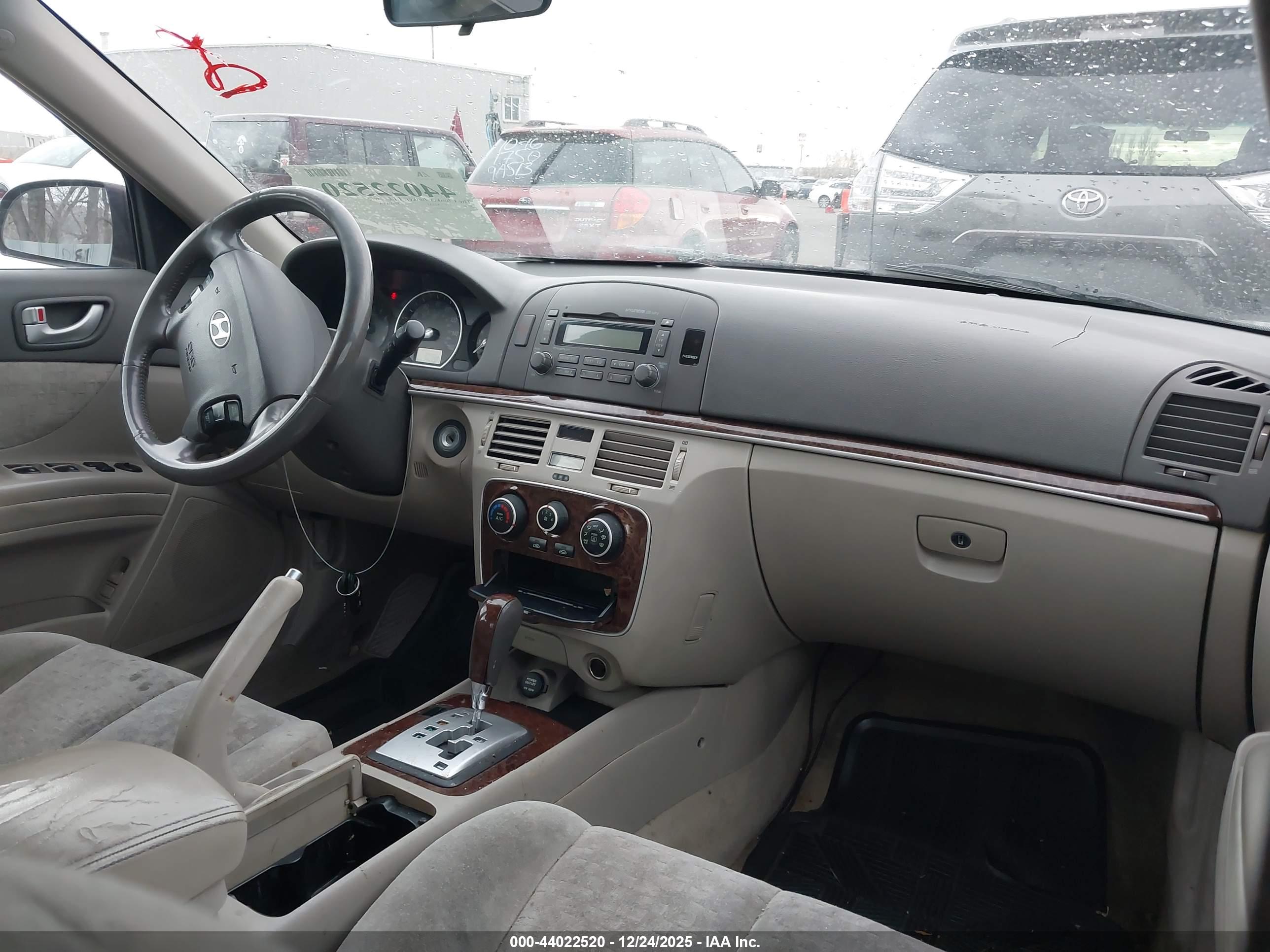HYUNDAI SONATA image 5