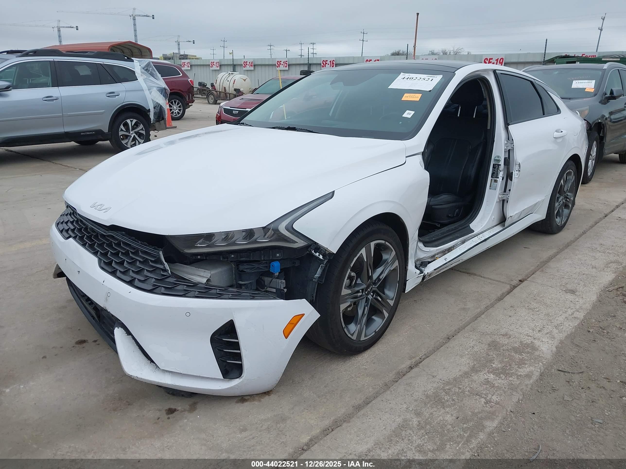 KIA K5 image 2