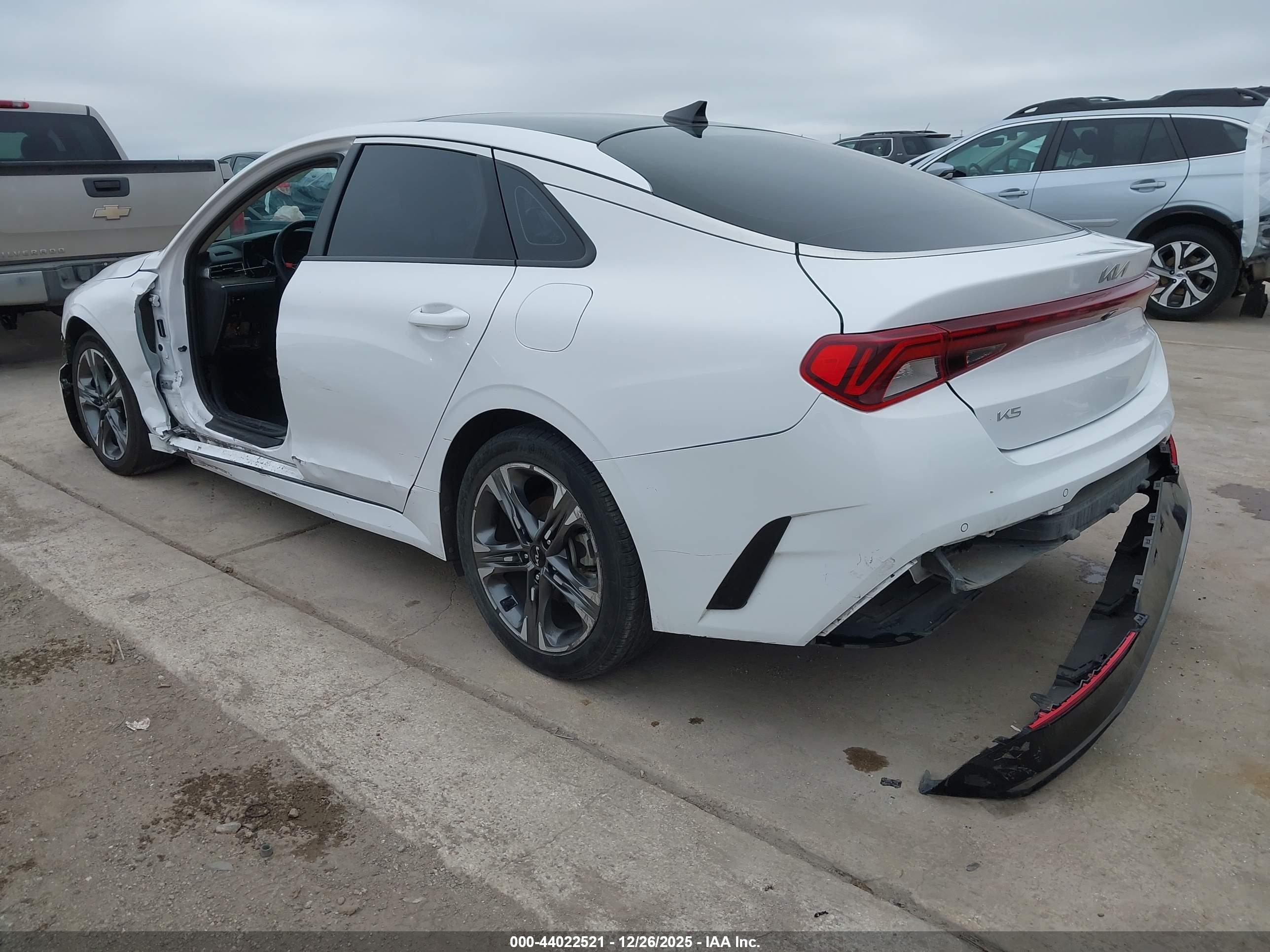 KIA K5 image 3