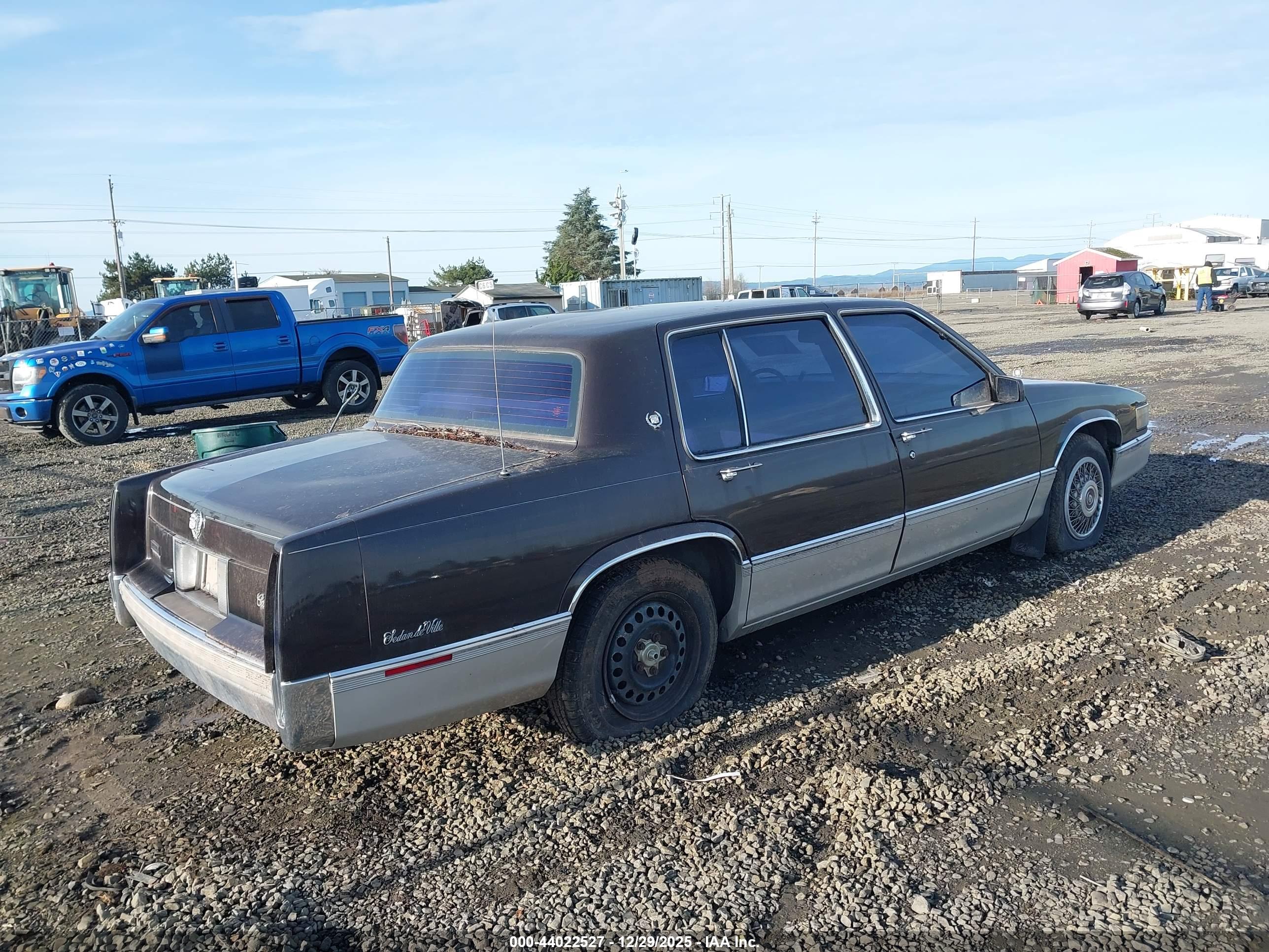CADILLAC DEVILLE image 4