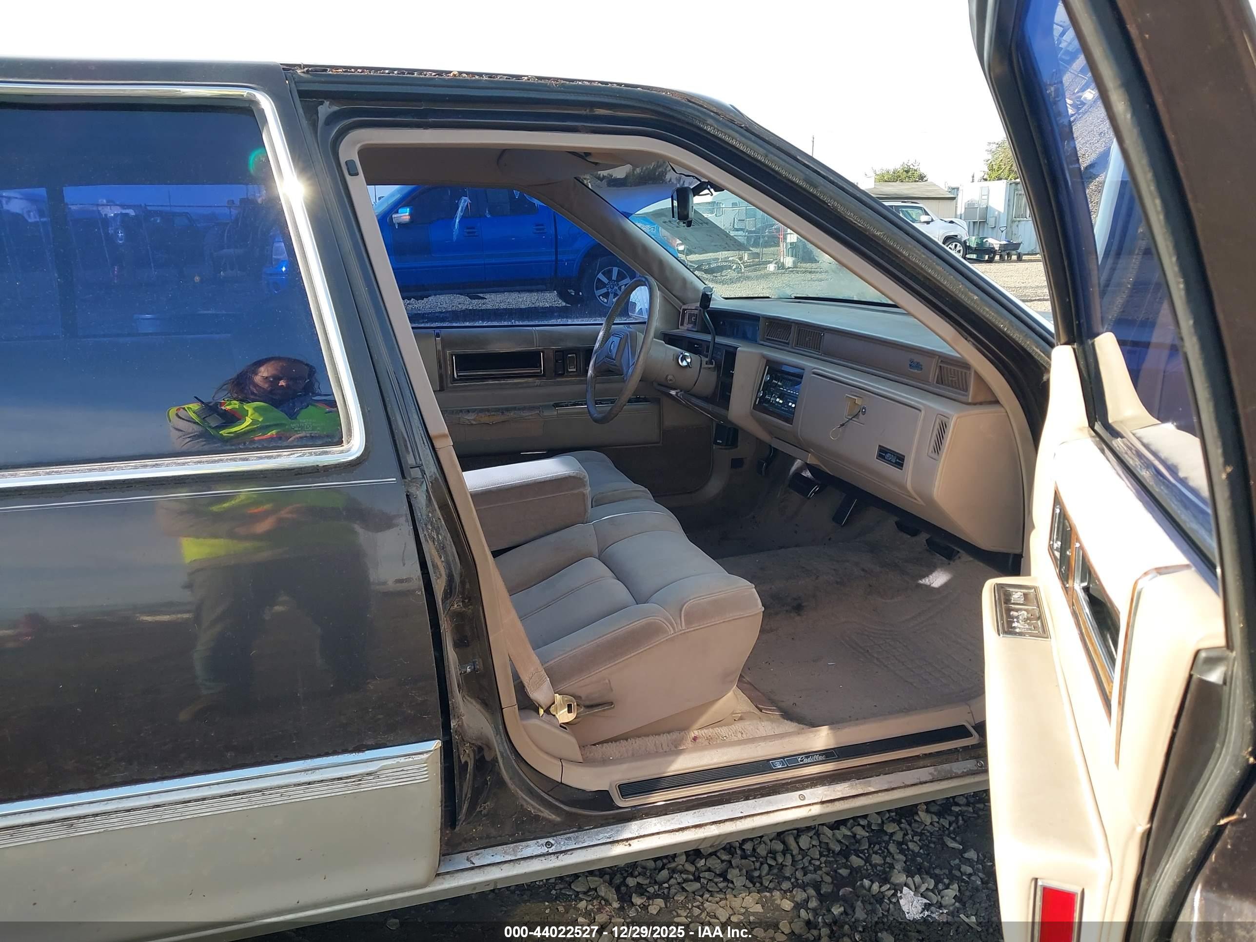 CADILLAC DEVILLE image 5