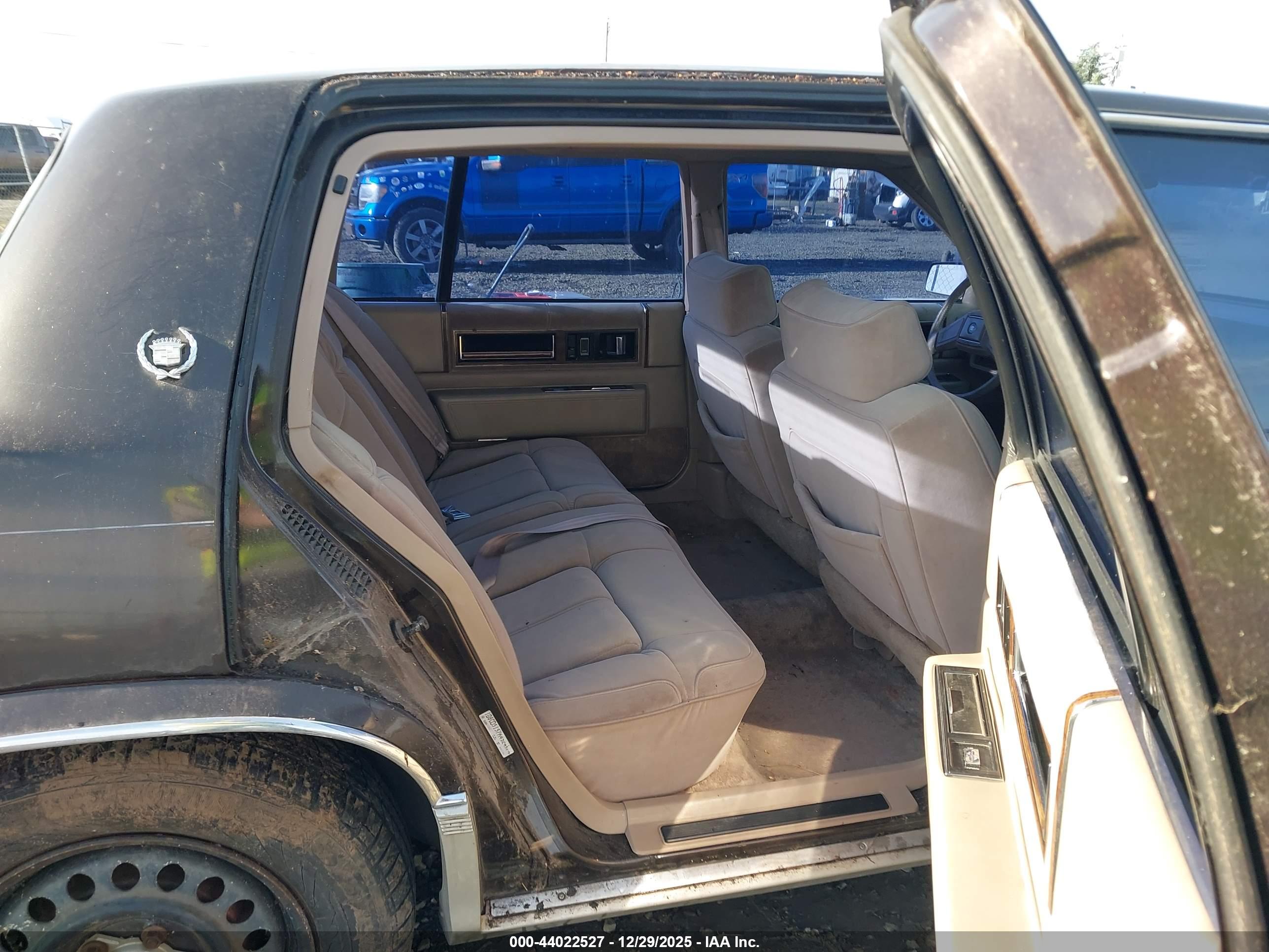 CADILLAC DEVILLE image 8