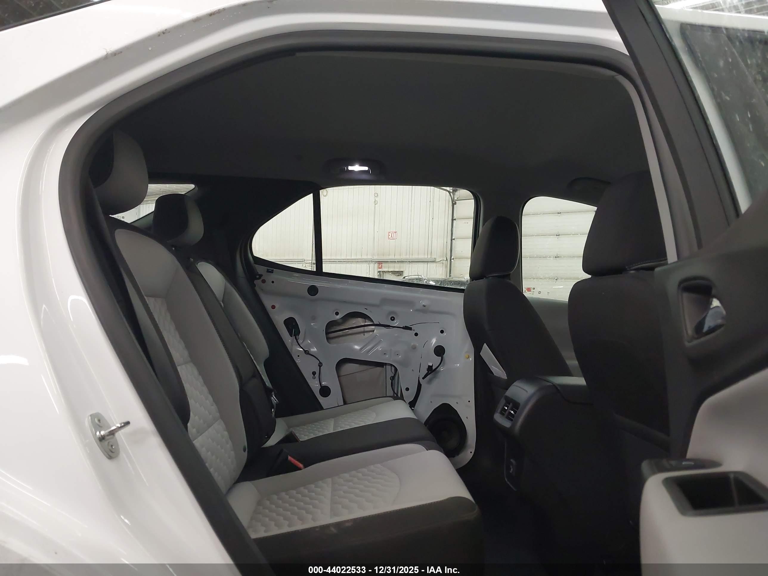 CHEVROLET EQUINOX image 8