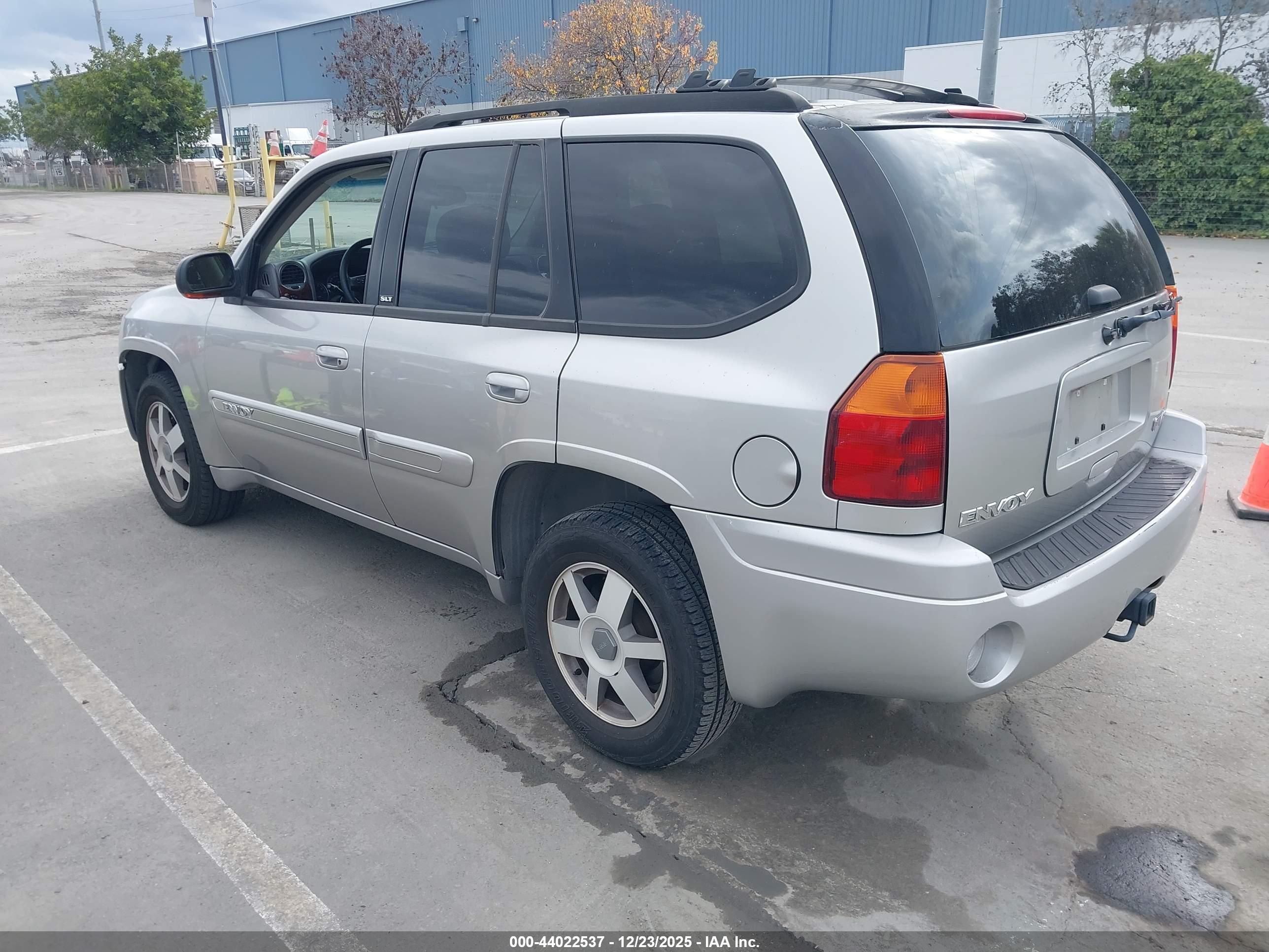 GMC ENVOY image 3