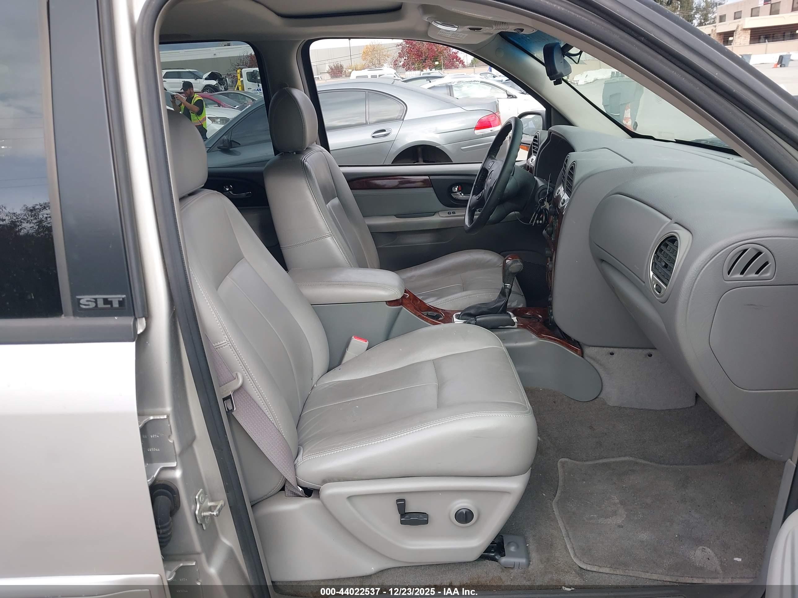 GMC ENVOY image 5