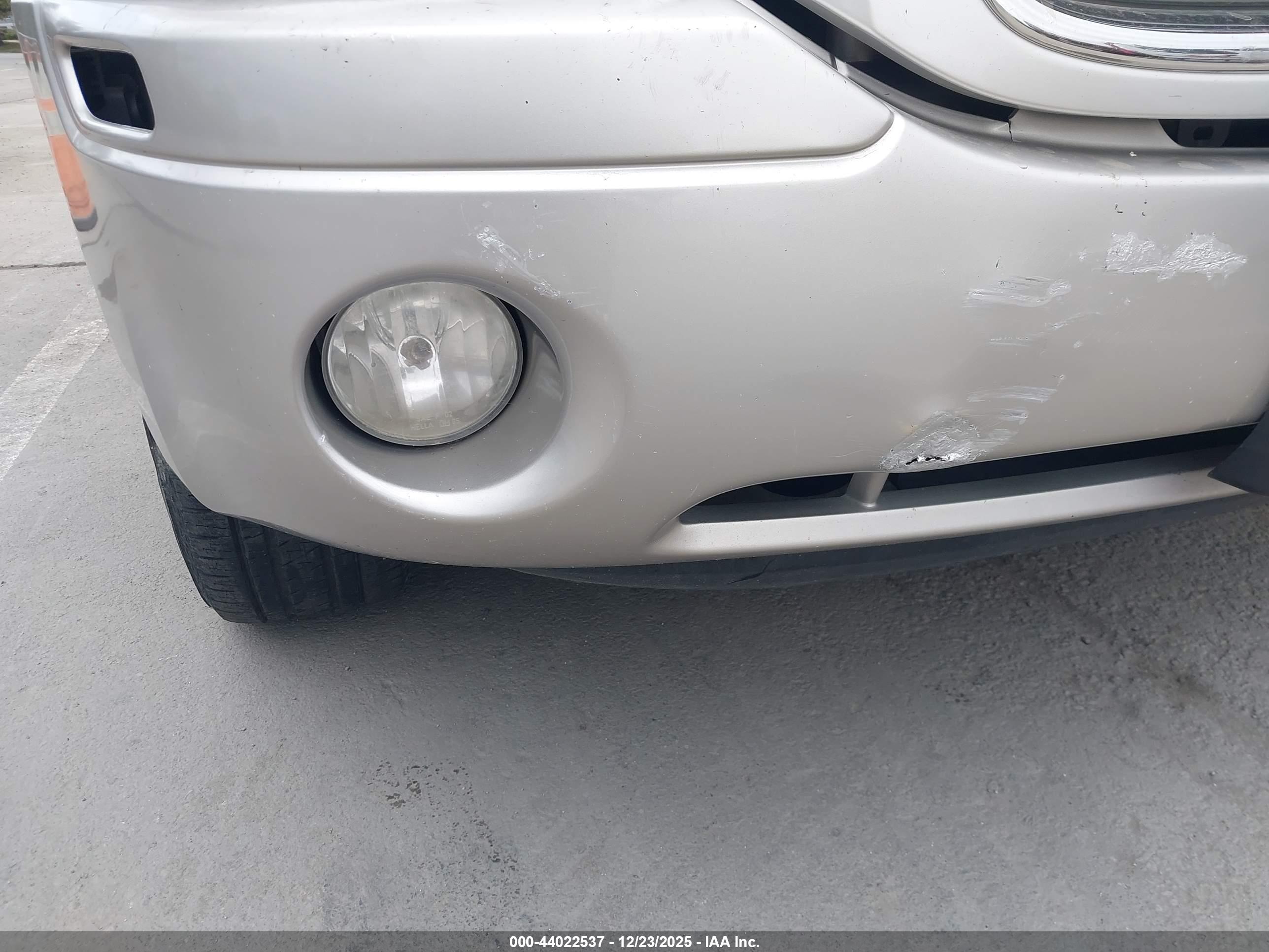 GMC ENVOY image 6