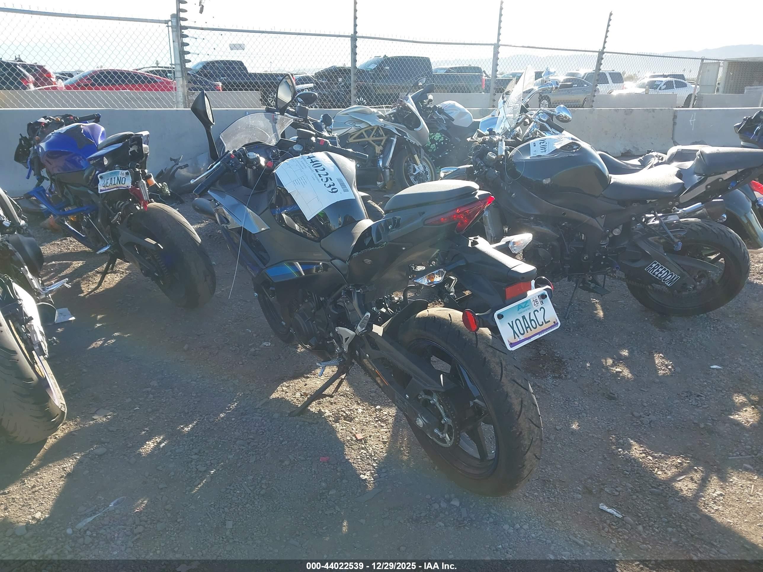 KAWASAKI EX500 image 3