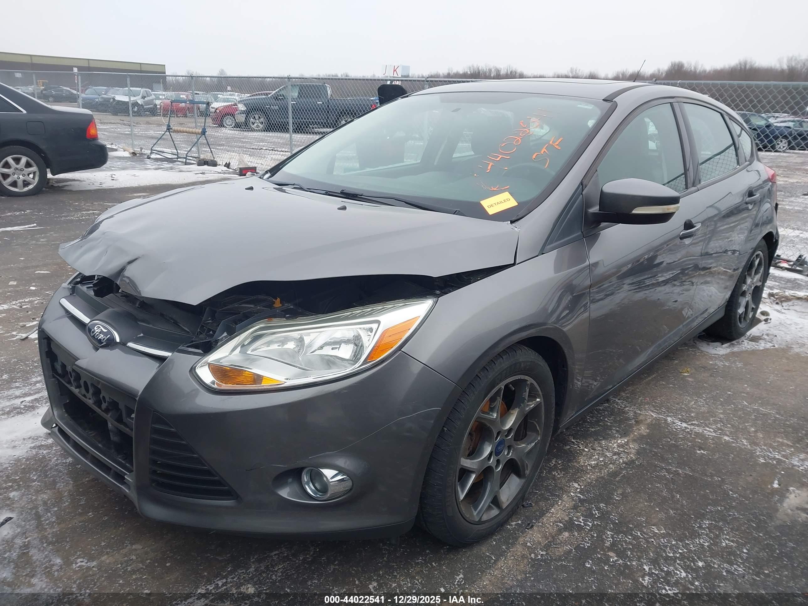 FORD FOCUS image 2