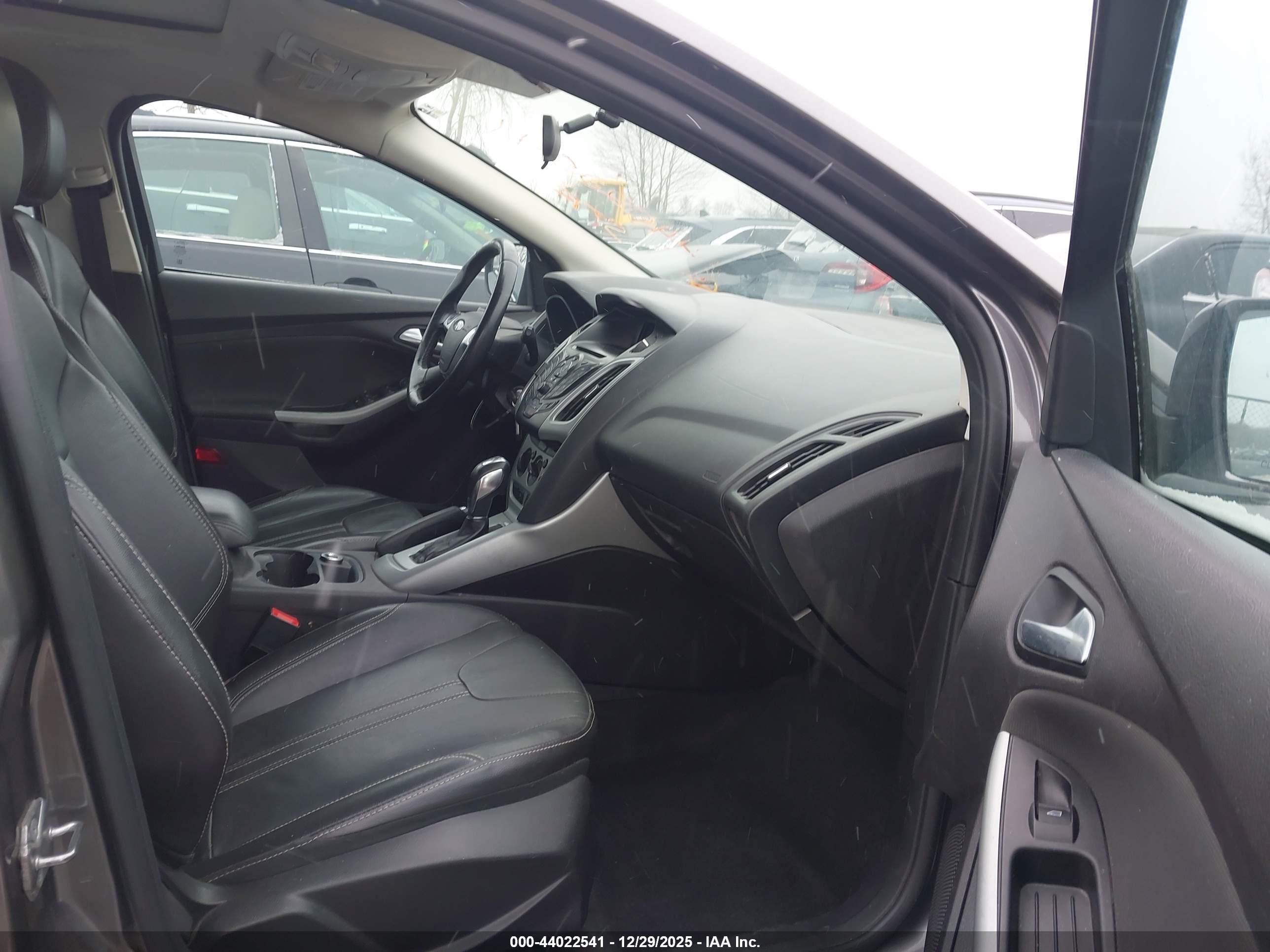 FORD FOCUS image 5