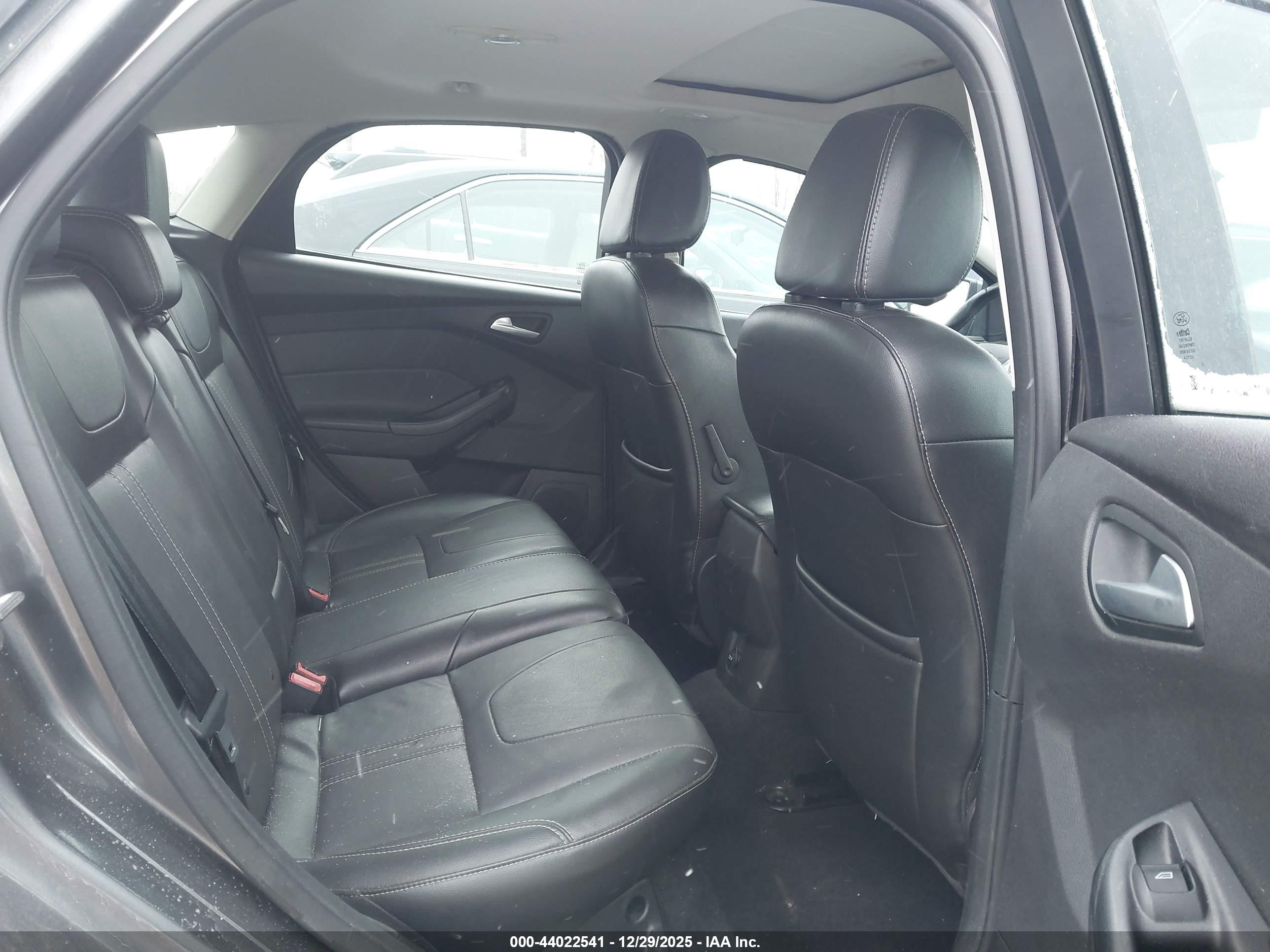 FORD FOCUS image 8