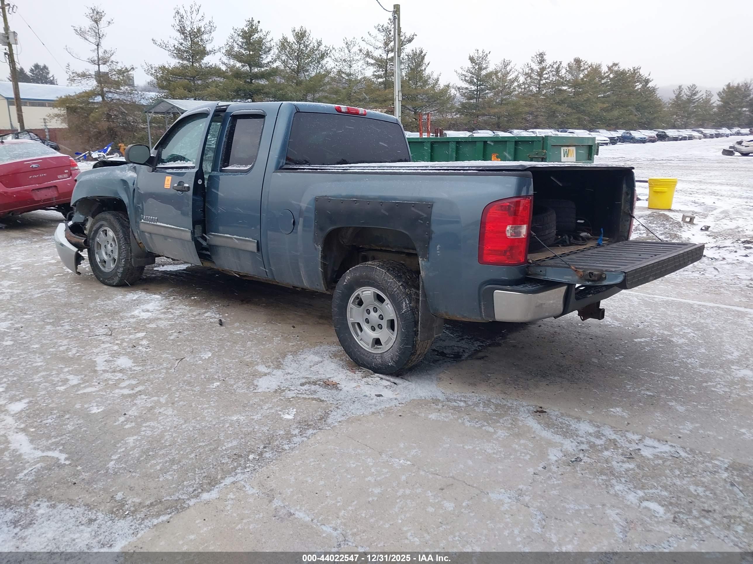 CHEVROLET SILVERADO image 3