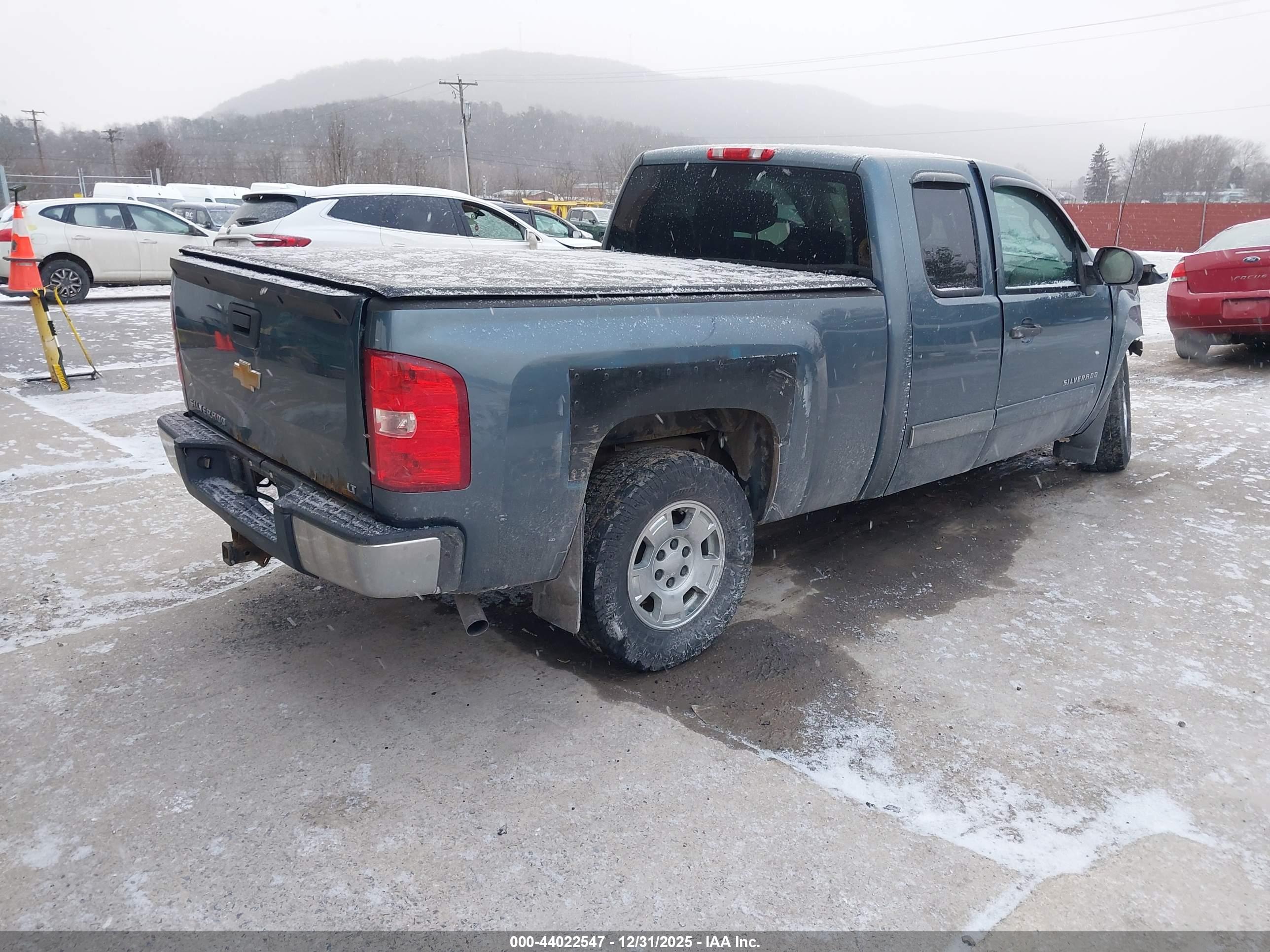 CHEVROLET SILVERADO image 4