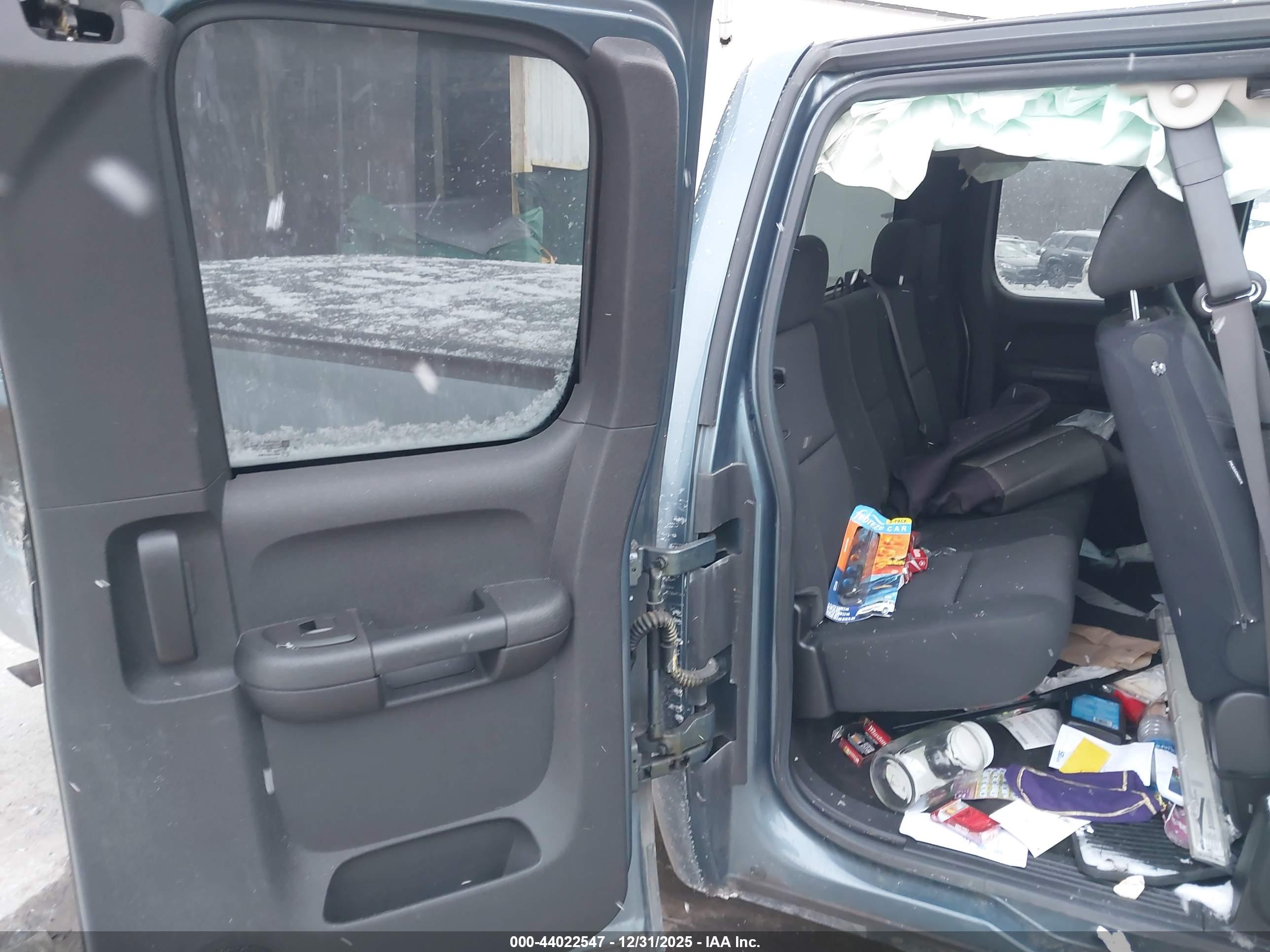 CHEVROLET SILVERADO image 8