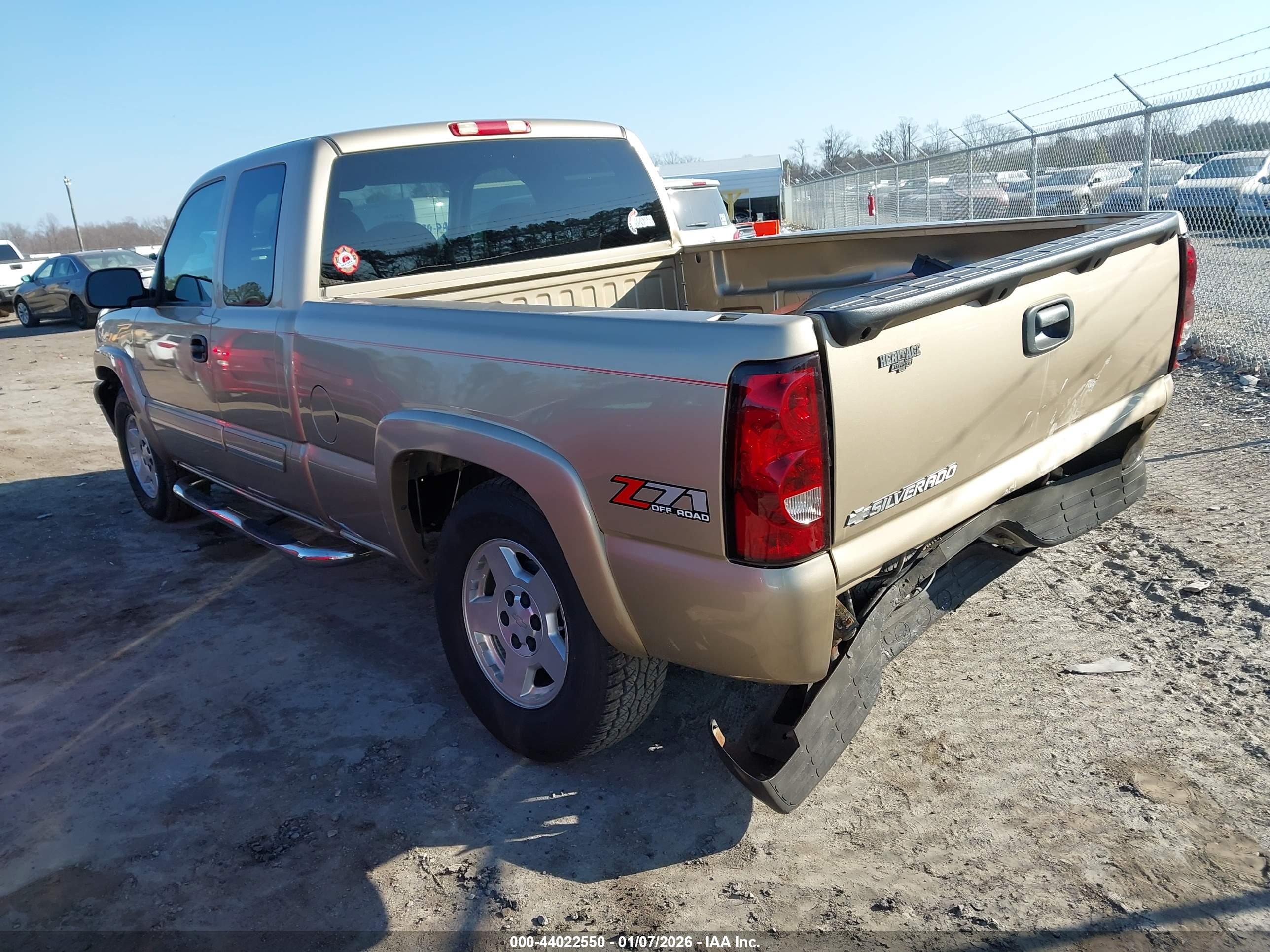 CHEVROLET SILVERADO image 3